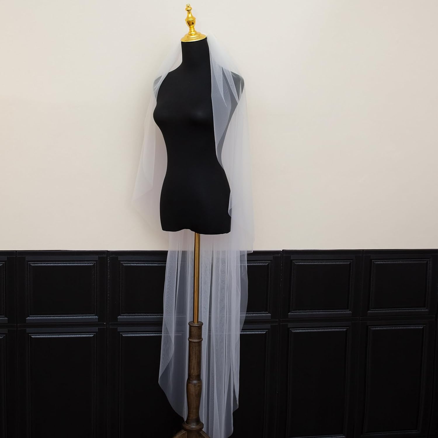Wedding Veil 2 Tier Cut Edge Soft Tulle Bridal Veil Fingertip Length with Metal Comb