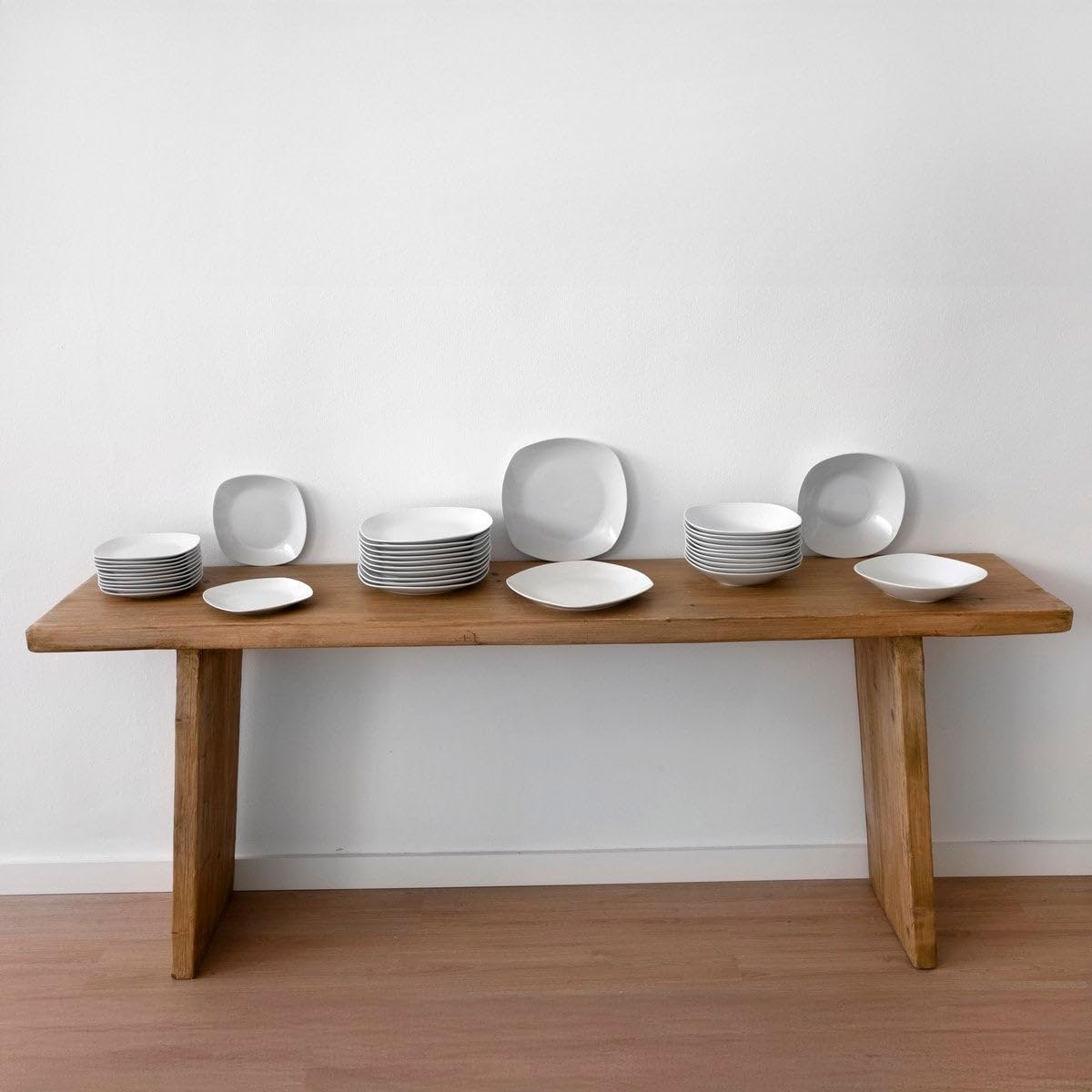 Juego de 12 platos llanos cuadrados en porcelana color blanco de 25 cm | Diseña tu propia vajilla moderna de 12 servicios. Su gran amplitud te permite servir los platos principales cómodamente.