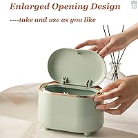 Vista 3 de Mini bote de basura para encimera con tapa, papelera de plástico con 3 rollos de bolsas de basura, mini contenedor de escritorio de 1.5 litros