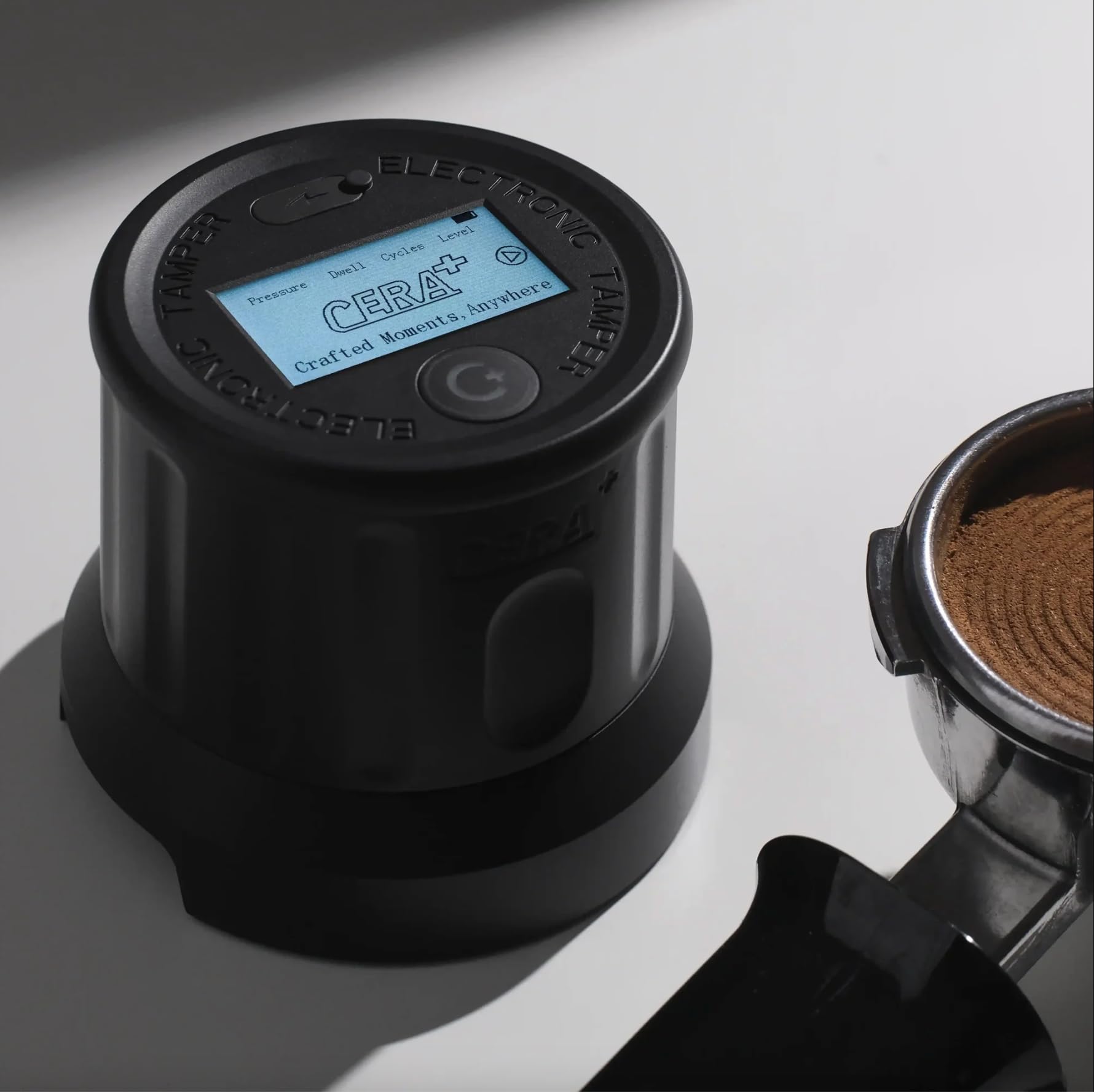 CERA+ ET58 Titan - Tamper eléctrico de café - Portafiltro profesional de 58 mm con presión y vibración ajustables - No apto para cafeteras portátiles