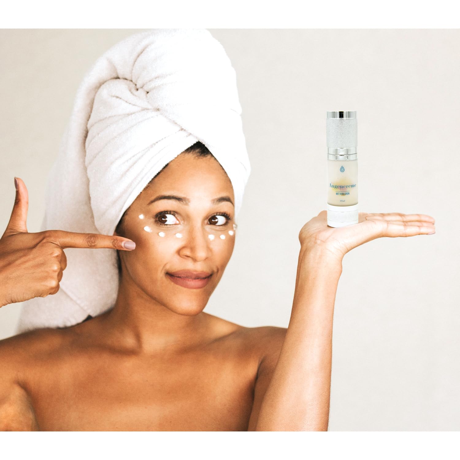 Crema per occhi Liquio con acido ialuronico biologico Aloe Vera Vitamina E, caffeina, guaranà – 30 ml – Anti Ageing Effetto Idratante Vegano contro le occhiaie e le occhiaie, tutti i tipi di pelle