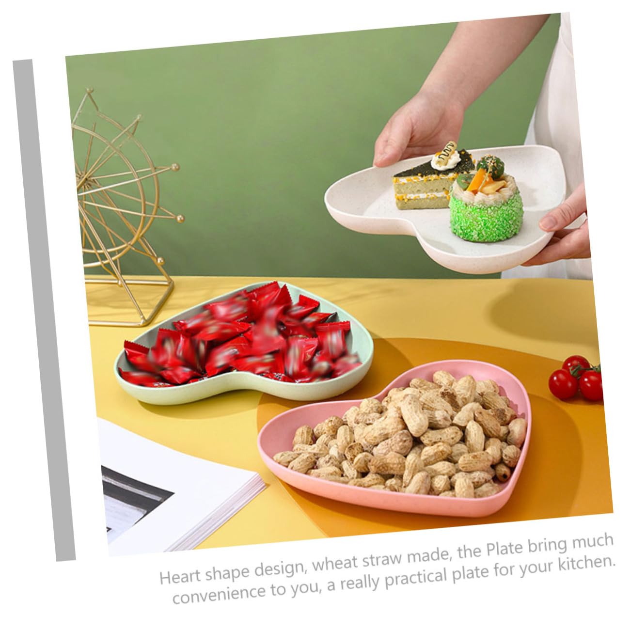 SOLUSTRE 4Pcs Heart Shaped Straw Plate Dessert Serving Plates for Cake Appetizers Fruits and Snacks for Home Restaurant and Party Use