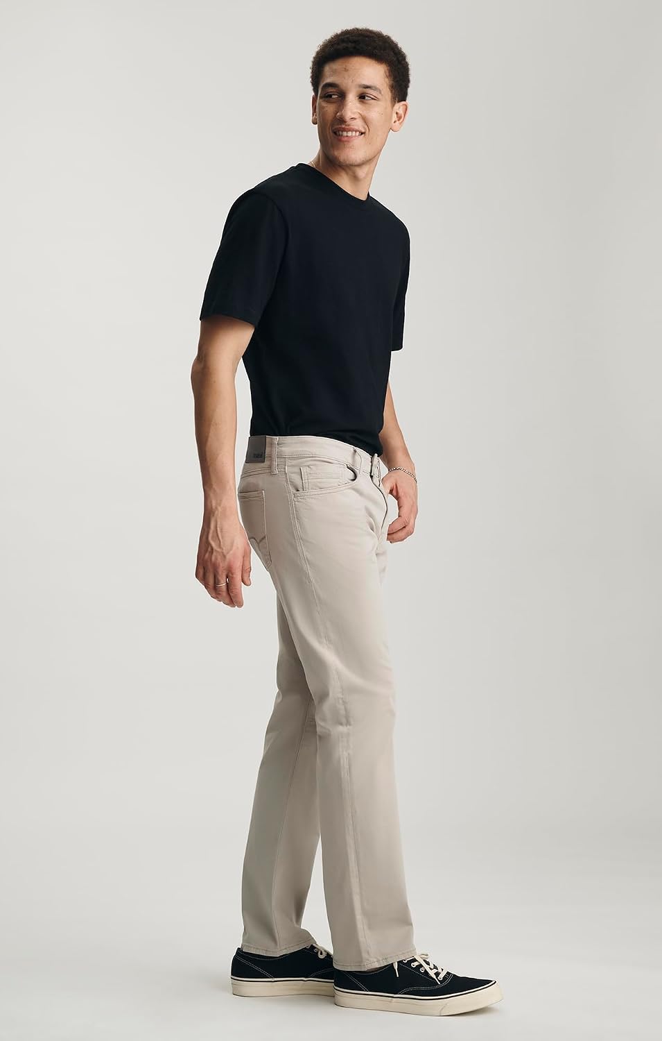 Mavi Matt Men's Jeans & Pants, Relaxed Straight Leg, Mid-Rise Casual & Work Pants for Men, Classic Fit Men's Fashion Jeans