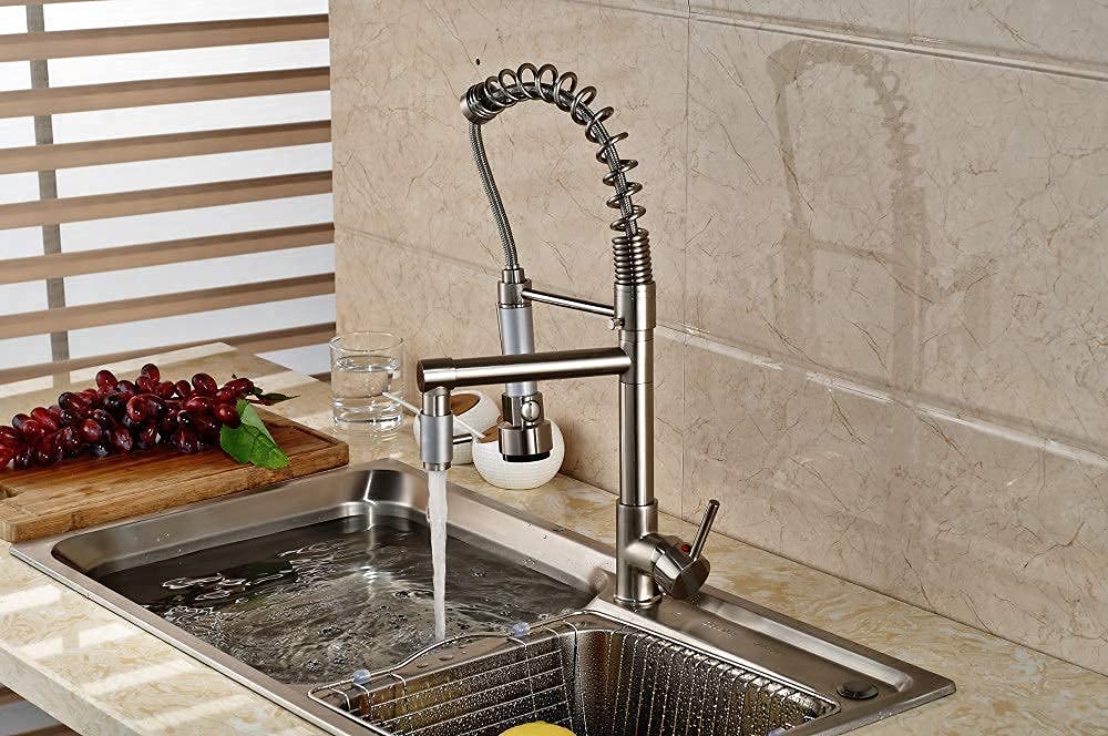 AIKKIL Robinet de cuisine noir pour évier de cuisine, robinet d'évier de cuisine avec ressort