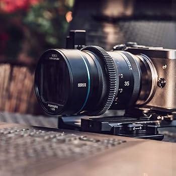 新品同様 SIRUI 35mm F1.8 Anamorphic SONY E Used Sirui 35mm f/1.8 1.33x Anamorphic - Sony E Fit | MPB