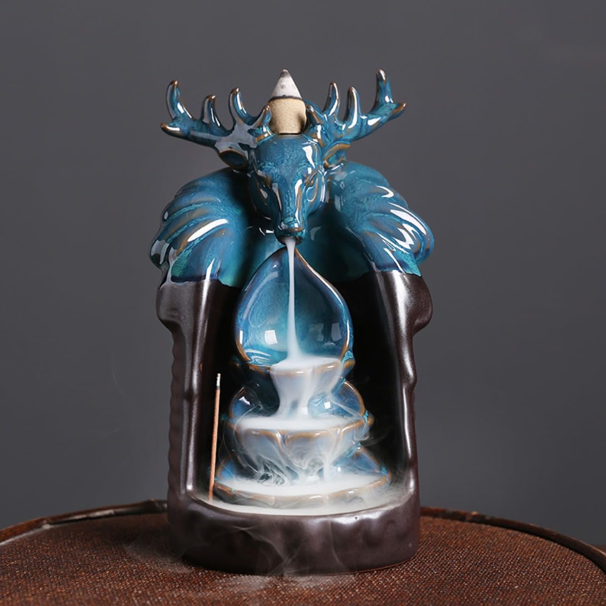 Brûleur d'encens tête de cerf en céramique artisanale pour une décoration zen