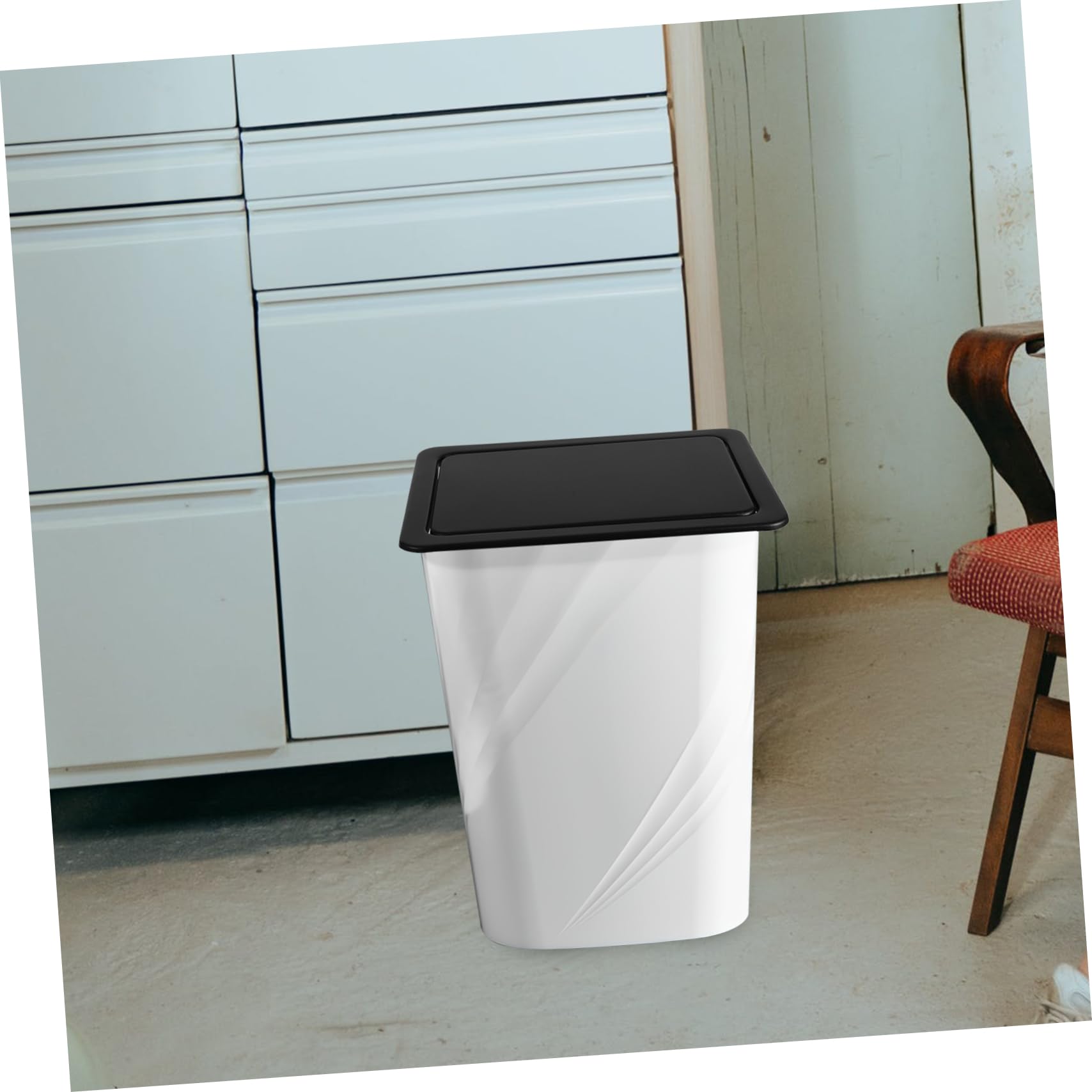 Tapa de Bote de Basura Empotrada de Acero Inoxidable Diseño Abatible y Fácil Instalación para Fregadero de Cocina Moderna y Elegante en Color Negro