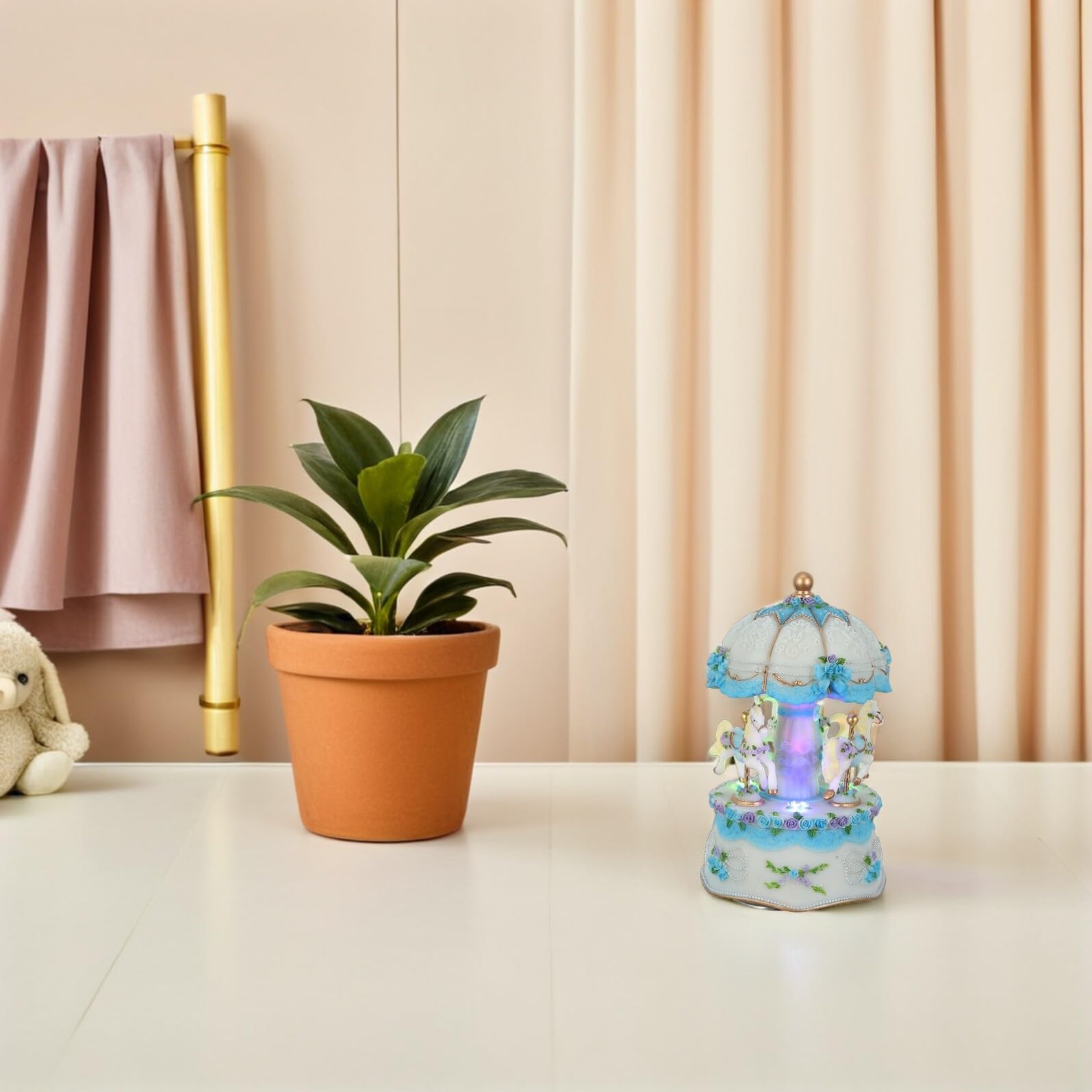 GLEAVI Boîte à Musique Carrousel Rotatif avec Chevaux Figurines et LED Lumière Colorée Cadeau pour Garçon Fille Anniversaire Fête de Noël sans Piles
