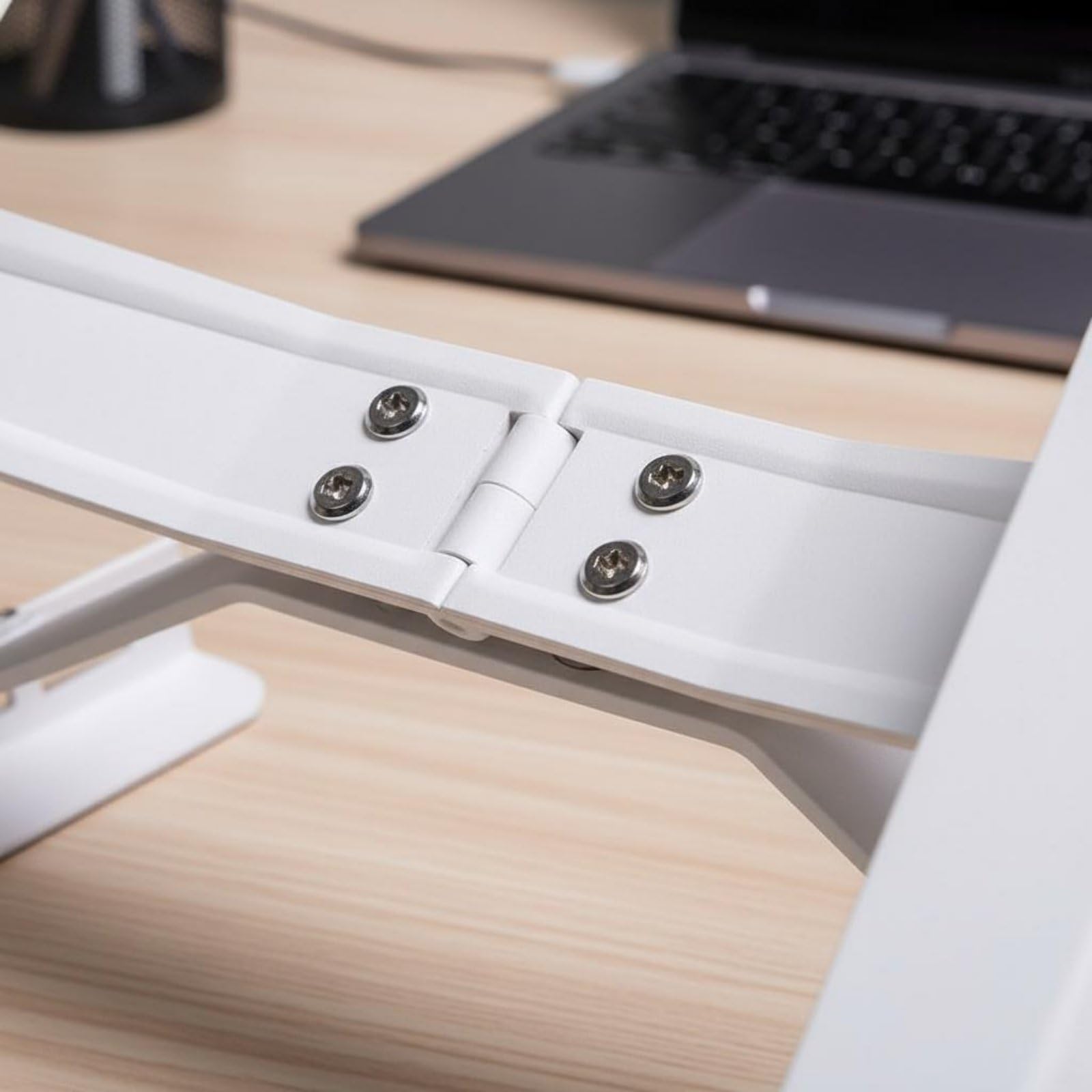 Qianly Supporto Laptop Regolabile Supporto Computer Portatile Rialzo Notebook Base Ventilata Riser Ergonomico con Passaggio in Acciaio al Carbonio Adatto a Postazione Editing, Nero