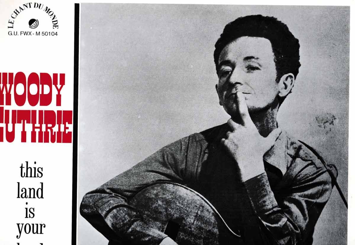 Le Chant Du Monde M 50104 : This Land is Your Land - Talking Columbia, Pastures of plenty, New found land, Oregon trail, End of my line, Miner's song, This land is your land, Grand couele dam, Ramblin'round, Goin' down the road, Little black train, Slip k