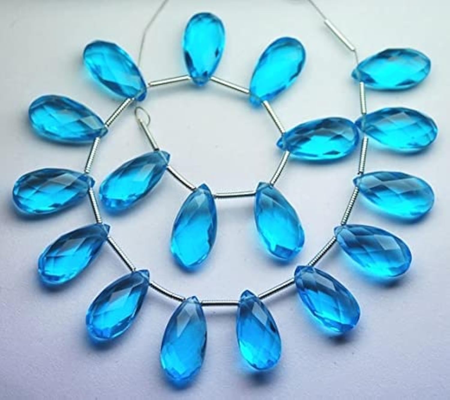 Quartz bleu suisse briolette poire facettée 8x20mm de qualité gemme supérieure pour bijoux