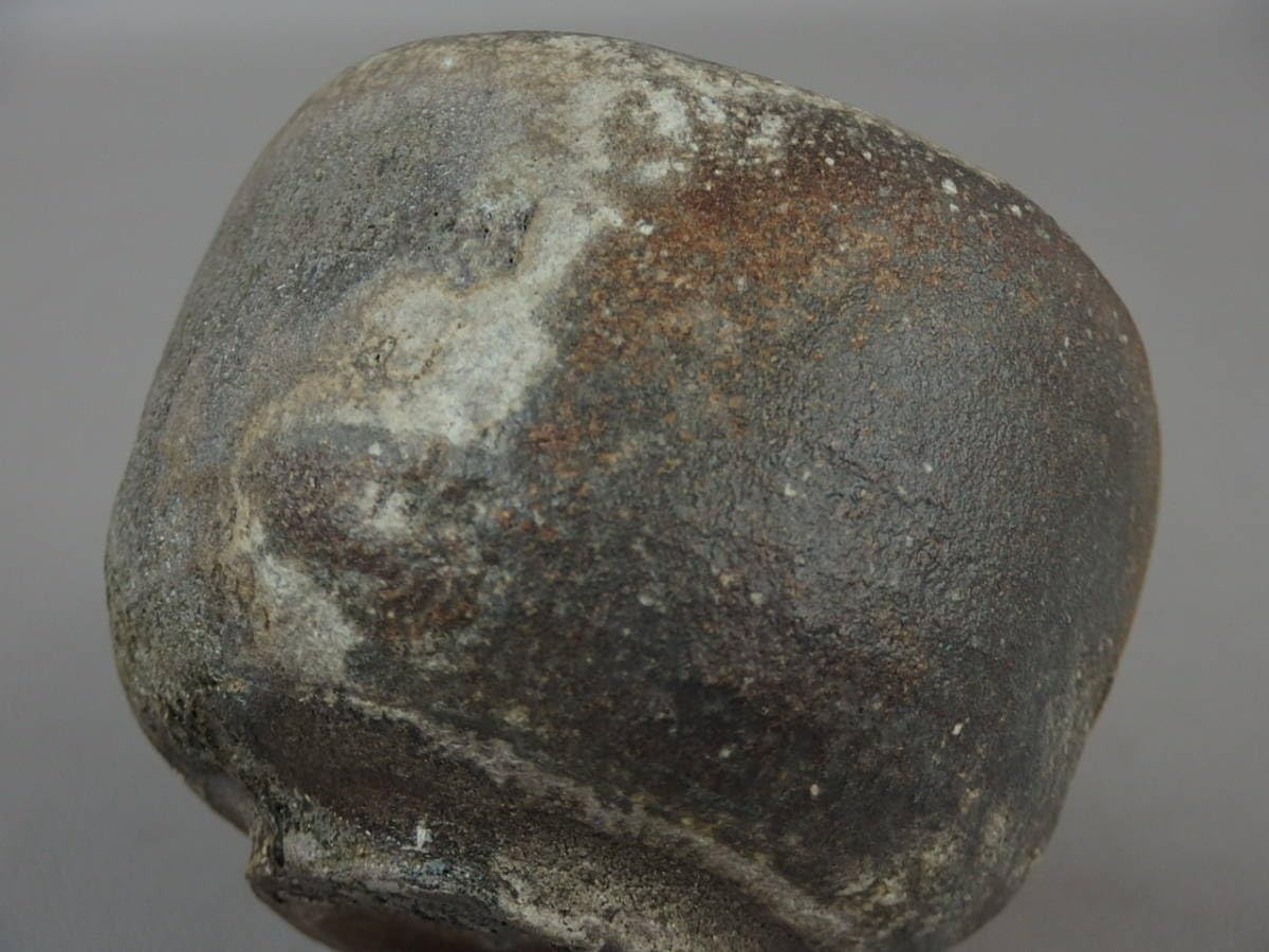 Amazon.co.jp: 【骨董茶道具】瀬戸卯窯陶房亀井幸一炭化灰釉茶碗