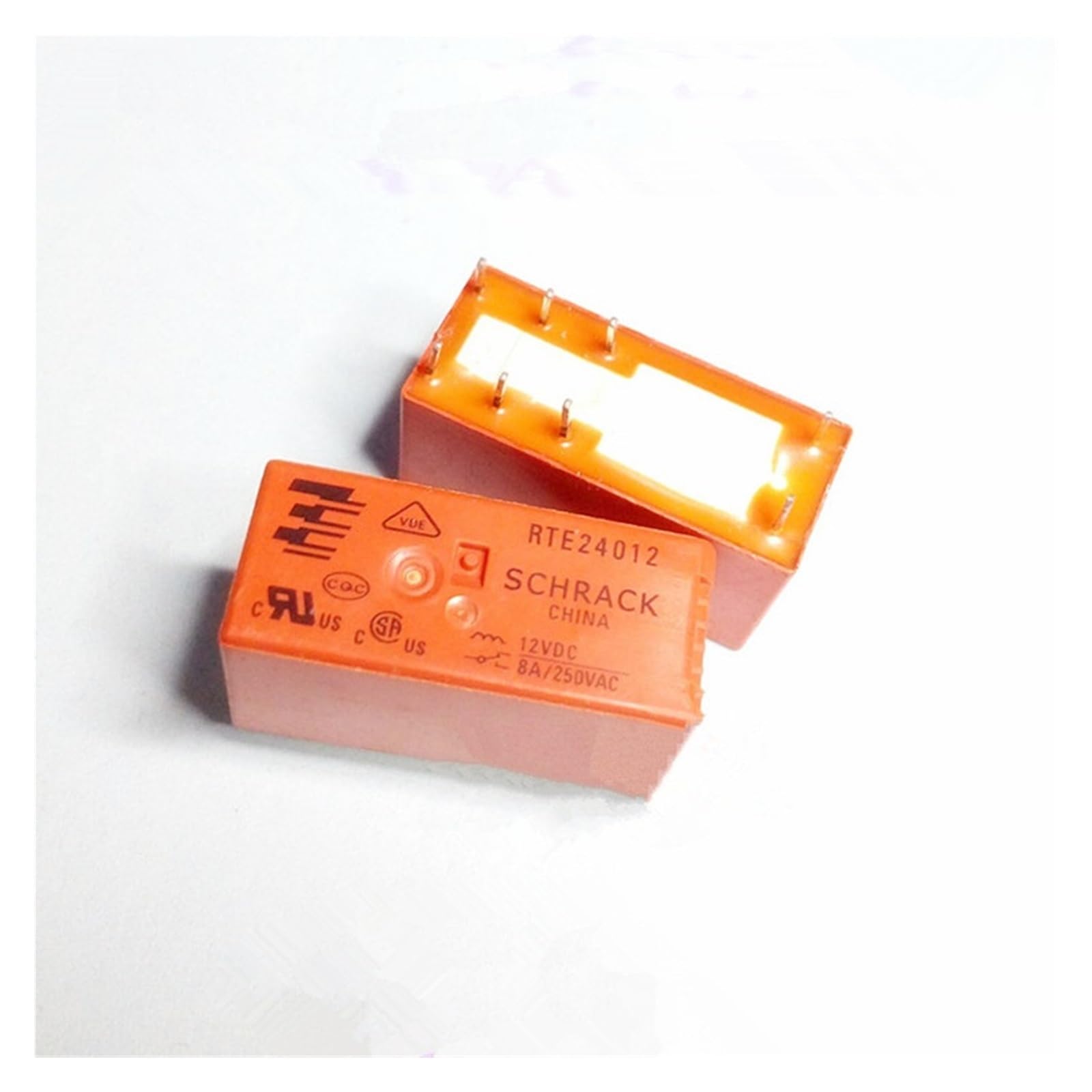 Relé electromecánico de potencia RTE24005 5VDC con contactos conmutados de 8 amperios 3