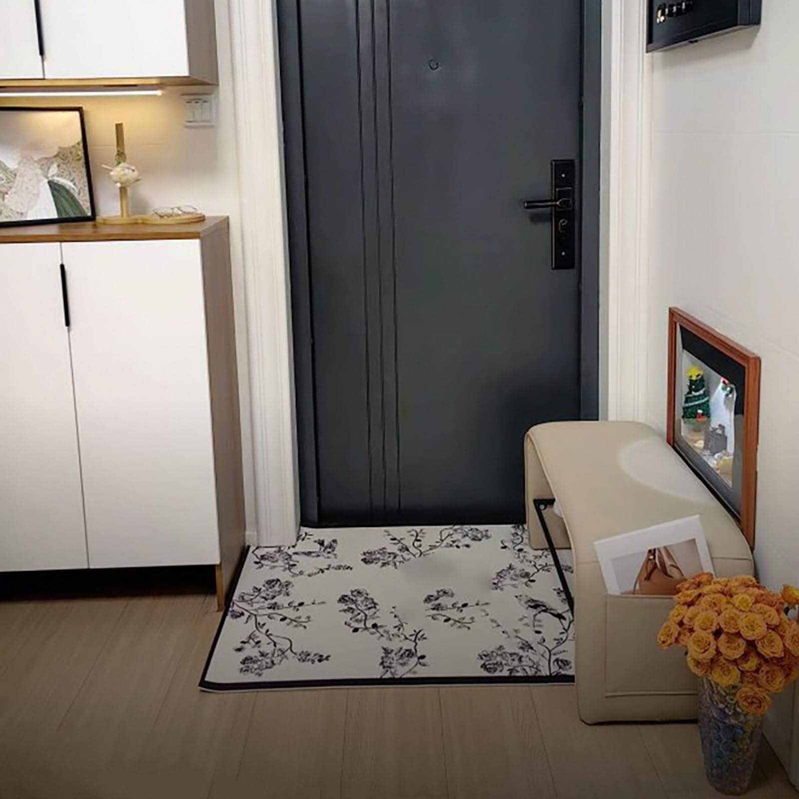 Banc à chaussures en fourrure élégante pour une décoration d'entrée chic