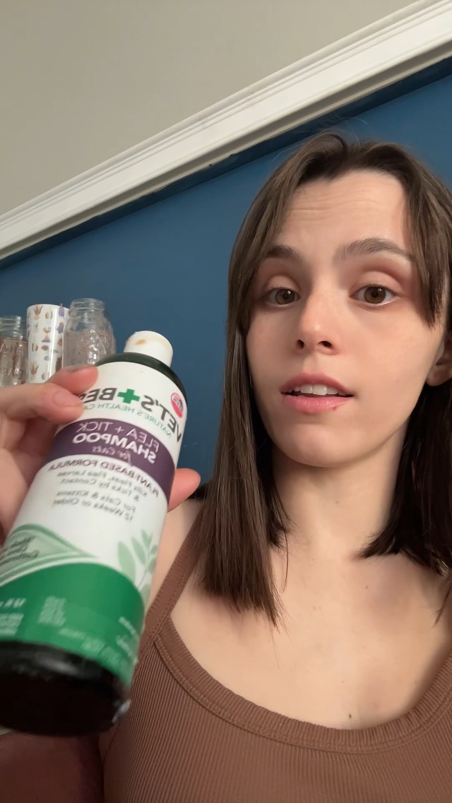 Vet's Best Natural Flea and Tick Shampoo for Cats