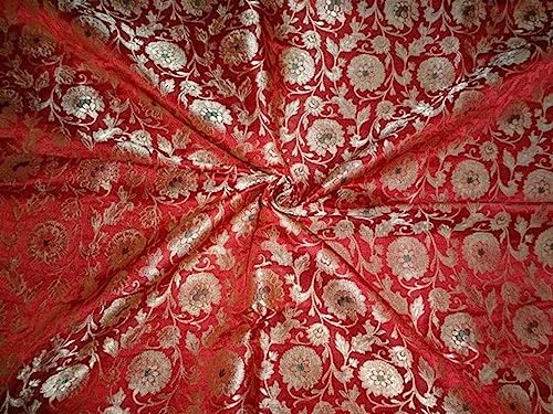 Brocart de soie rouge lourd et or pour confectionner une robe de soirée romaine