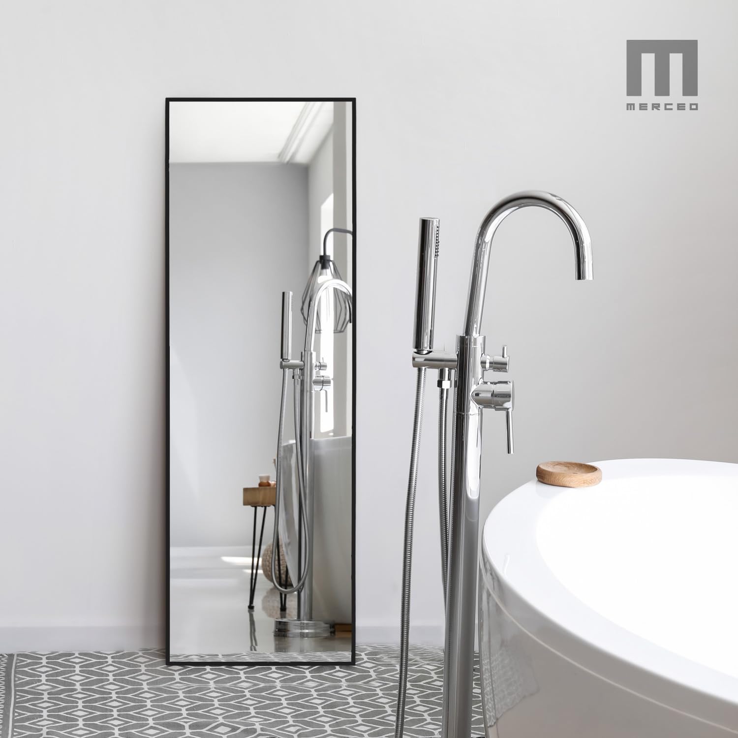 Rechteckiger Ganzkörper Standspiegel schmal 50x150cm, eingefasst im edlen schwarzen Aluminium Rahmen - kristallklare Spiegelung mit High-Definition-Glas - für Schlafzimmer, Bad, Flur, Wohnzimmer