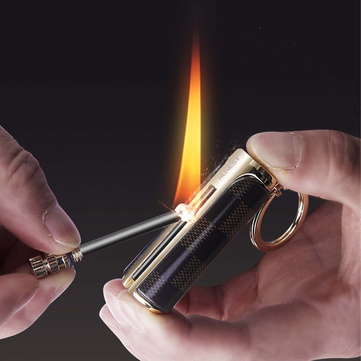 4PCS Metal Match Briquet Portable Keychain Kérosène Briquet Rechargeable pour Extérieur Camping Randonnée, Idées Cadeaux Homme