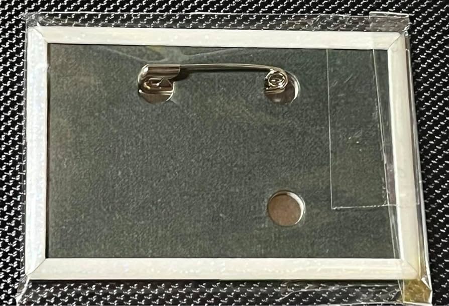 Amazon.co.jp: ブレソル ウルキオラ ホログラム缶バッジ : おもちゃ