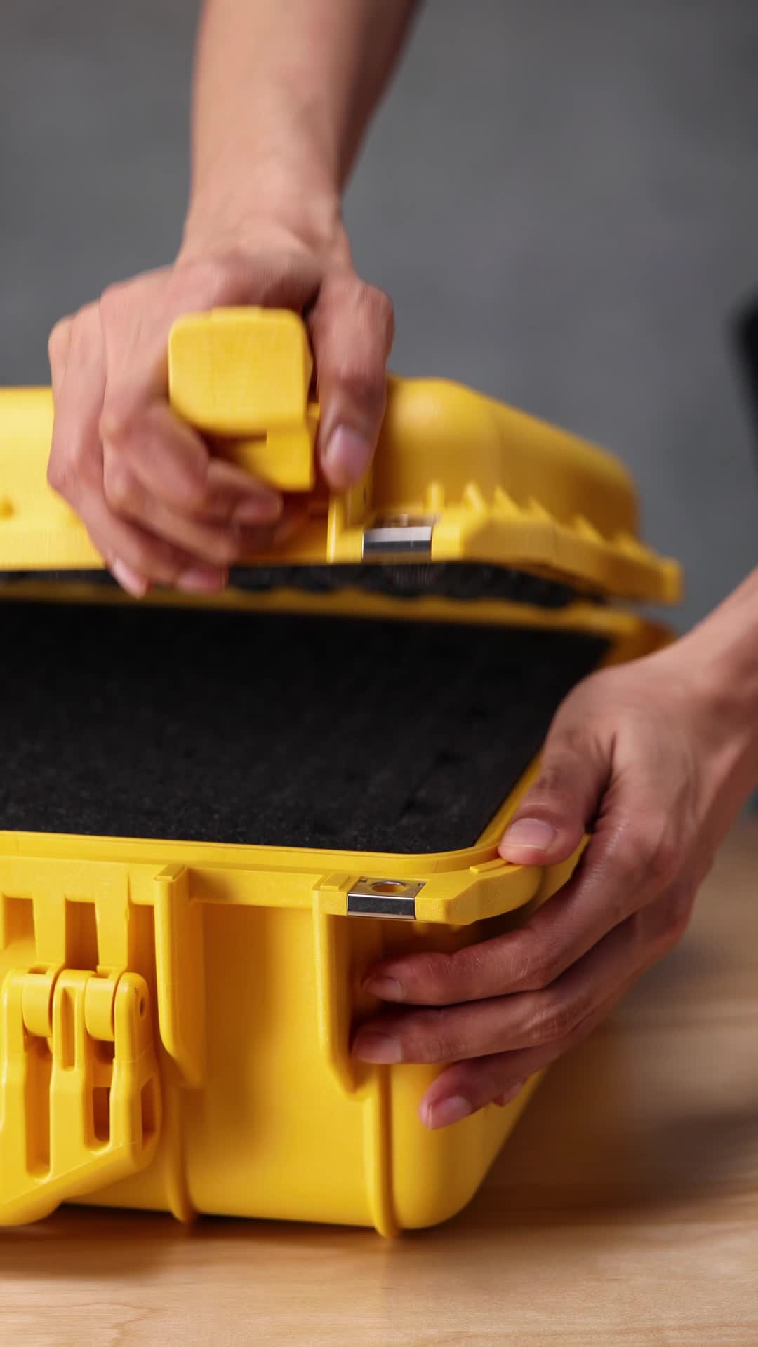 Amazon.com: Pelican 1450 Case With Foam (Yellow) : Sports & Outdoors