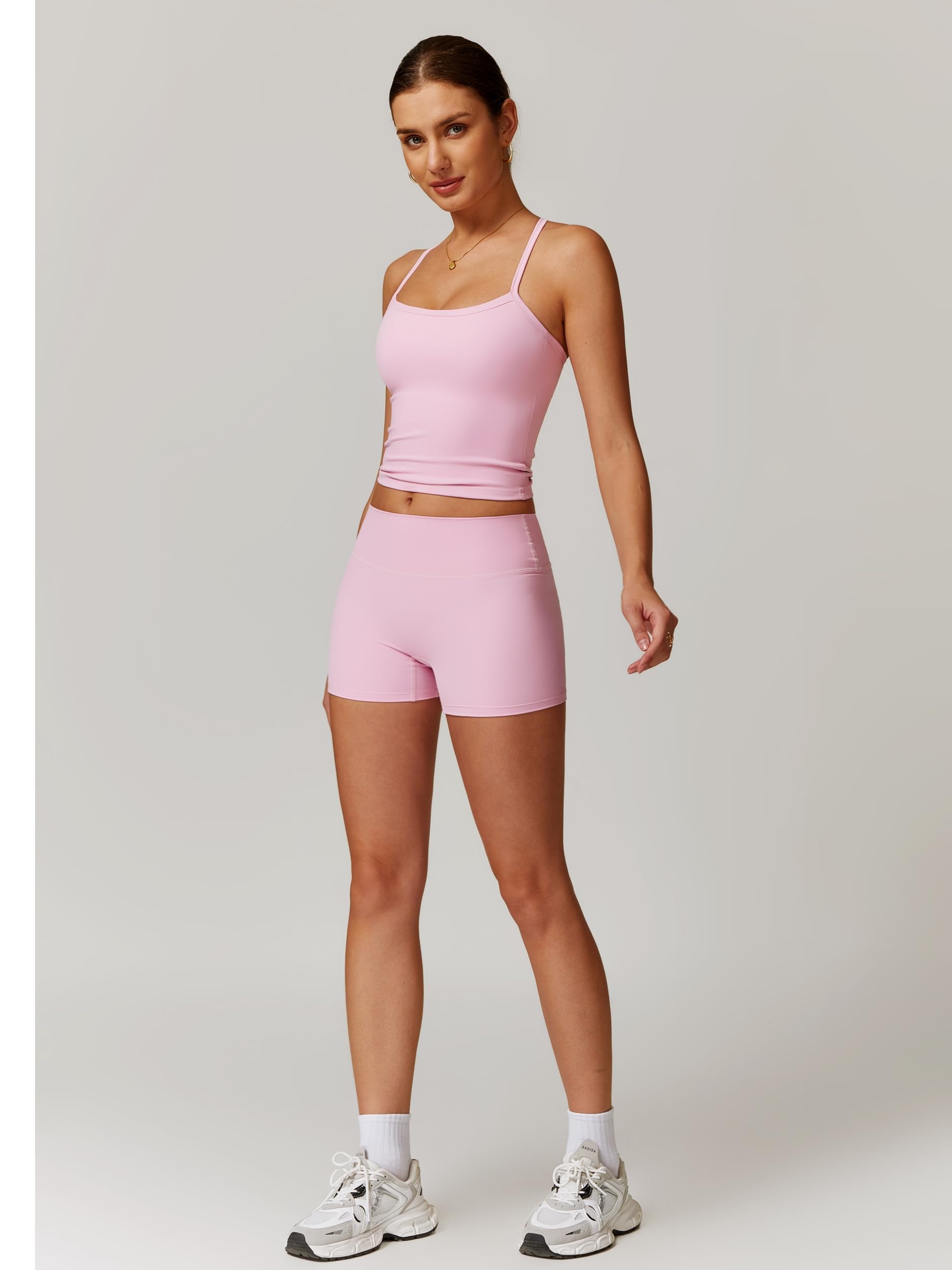 IDOPIP Traje deportivo de dos piezas para mujer para fitness: tirantes delgados trajes de verano con sujetador acolchado y leggings de cintura alta cortos – Conjunto de gimnasio para yoga, pilates y