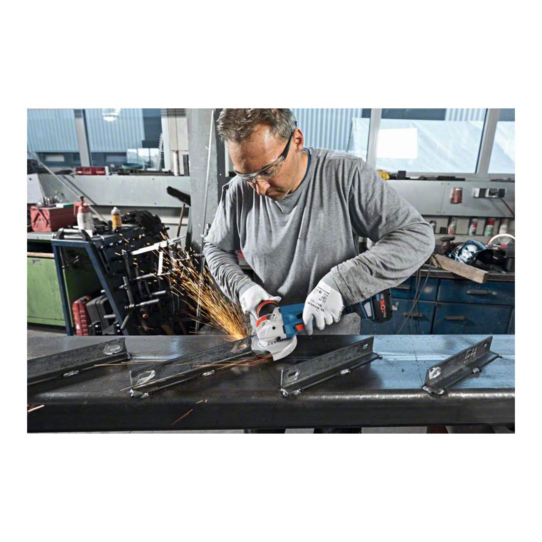 Bosch Professional system 18V: akumulatorowa szlifierka kątowa GWX 18V-15 C (Ø tarczy 125 mm, system X-LOCK, walizka L-BOXX)