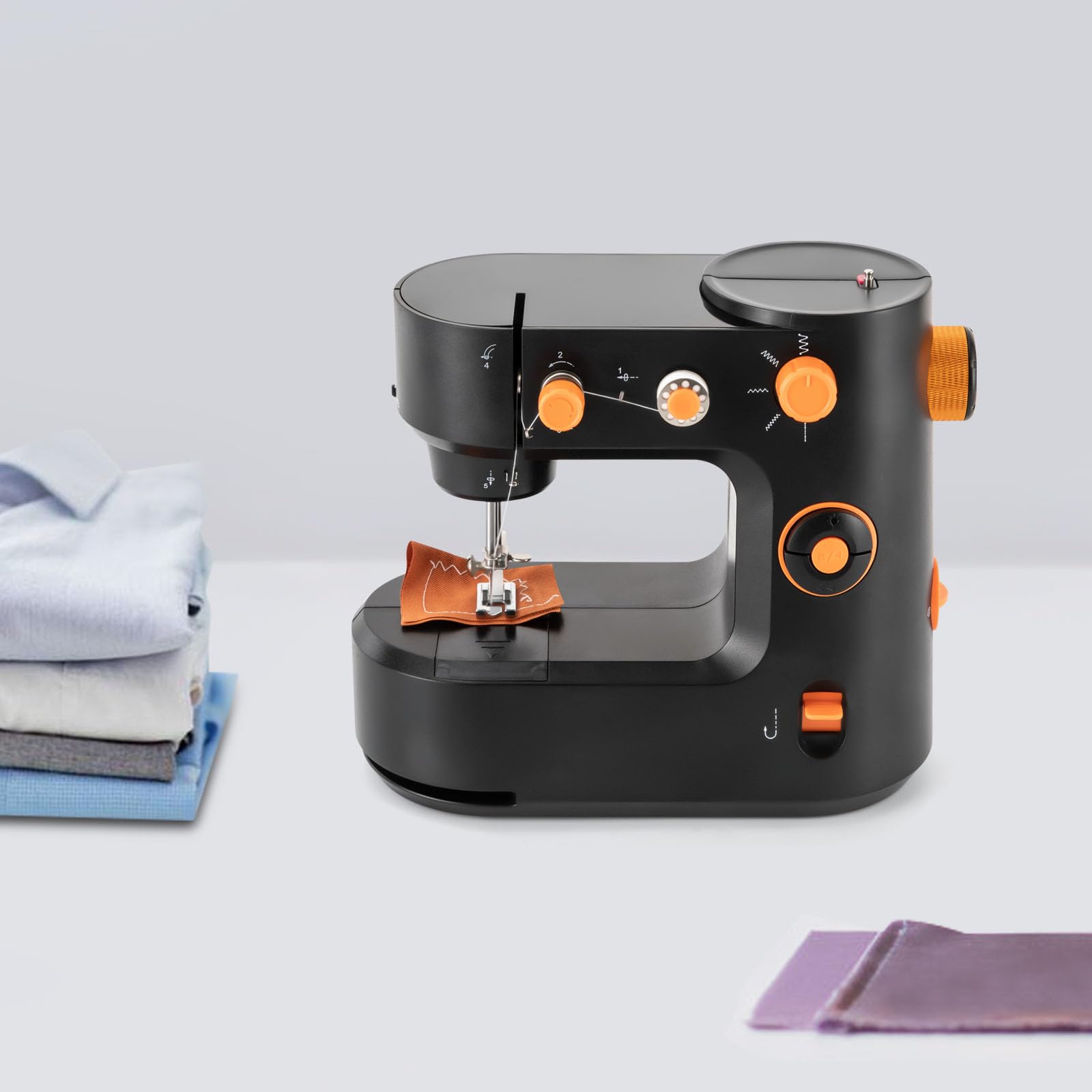 Mini machine à coudre électrique portable, avec pédale et éclairage LED, 5 types de points, double fil et couture inversée, pour débutants et loisirs, idéale pour les réparations à la maison