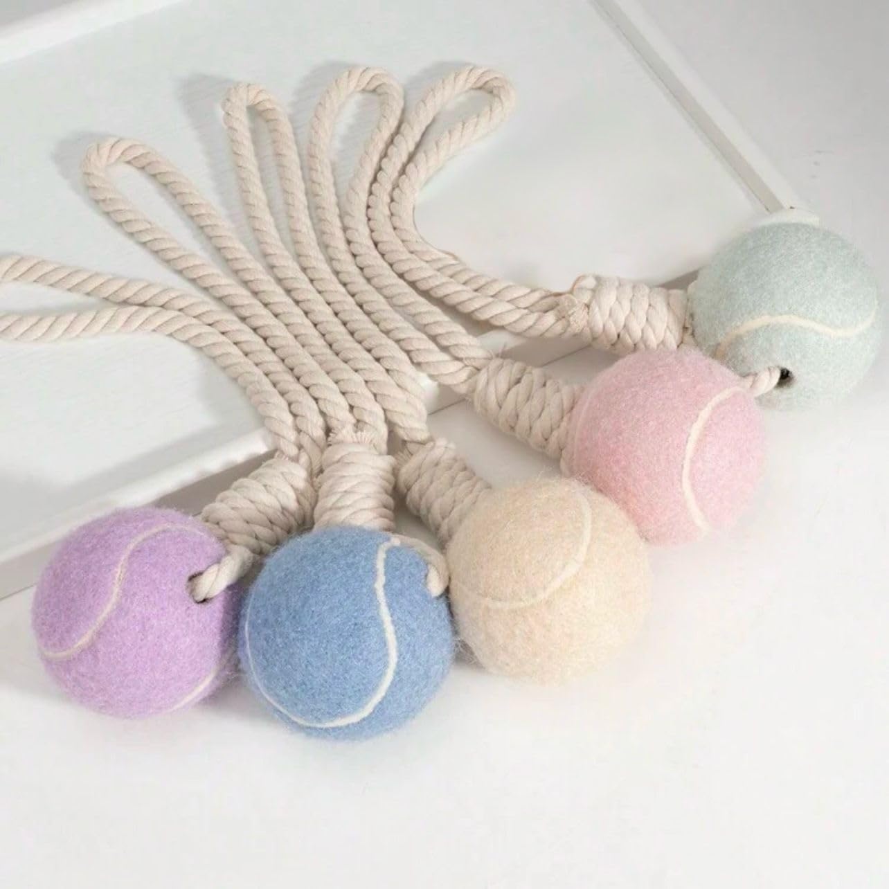 Hundespielzeug, Tennisball mit Seil 32cm in verschiedenen Pastellfarben, interaktives Wurf- und Zerrspielzeug, Zahnpflege, langlebig (Beige)