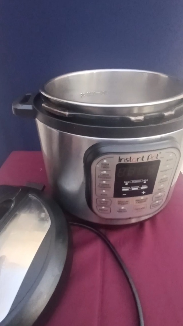 Watch Instant Pot Duo 6-Quart 7-in-1 Pressure Cooker on Amazon Live