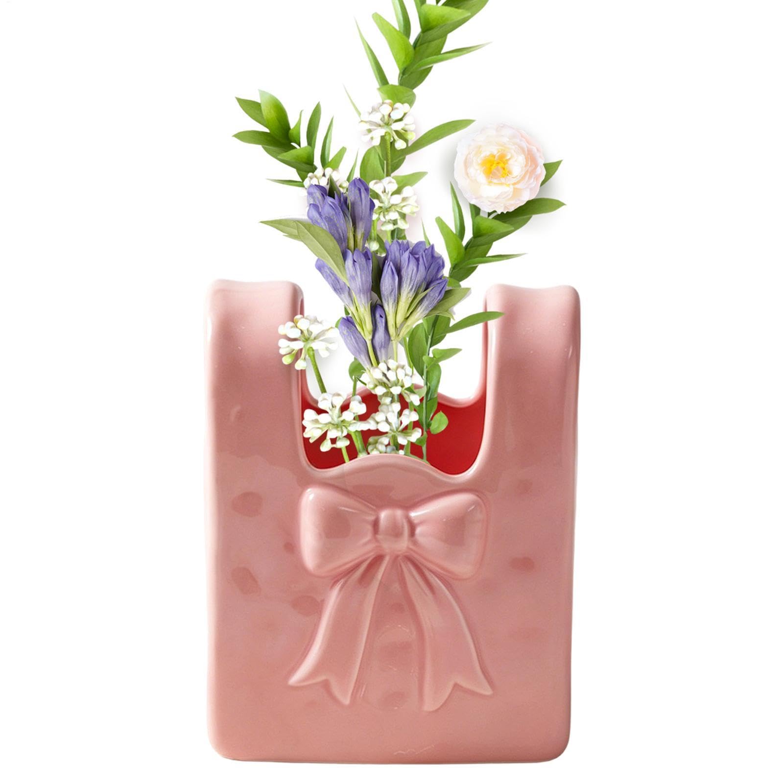 Vase en céramique stable pour embellir une cheminée sans encombrement