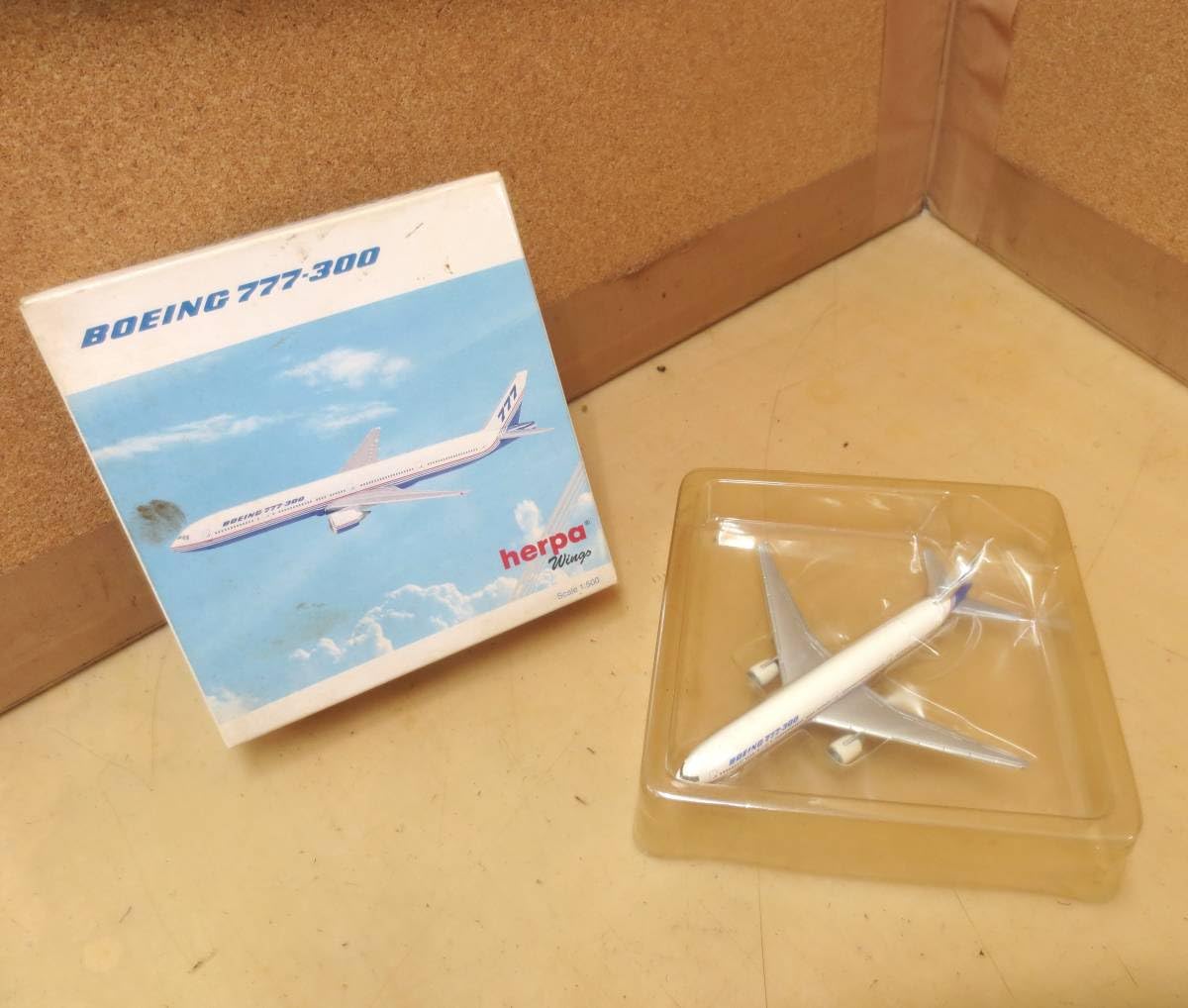 Amazon.co.jp: B22ヘルパ herpa 1/500 ボーイング BOEING 777