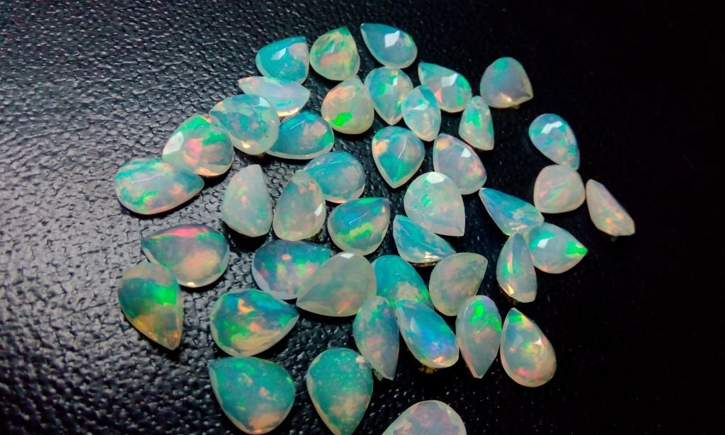 Opale Éthiopie 4x5mm facettée poire lot 25pcs pour pierre précieuse collier