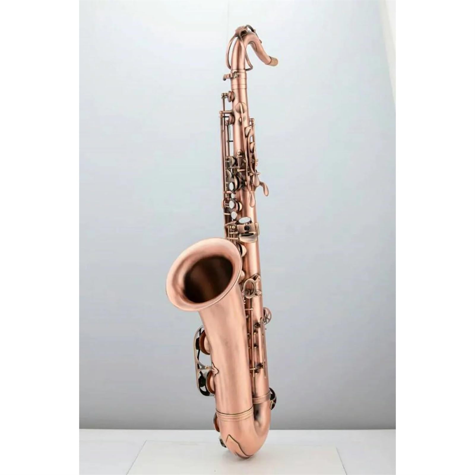 Saxofón Saxofón Tenor Antiguo Instrumento Musical De Simulación Profesional Tocando Saxofón Tenor