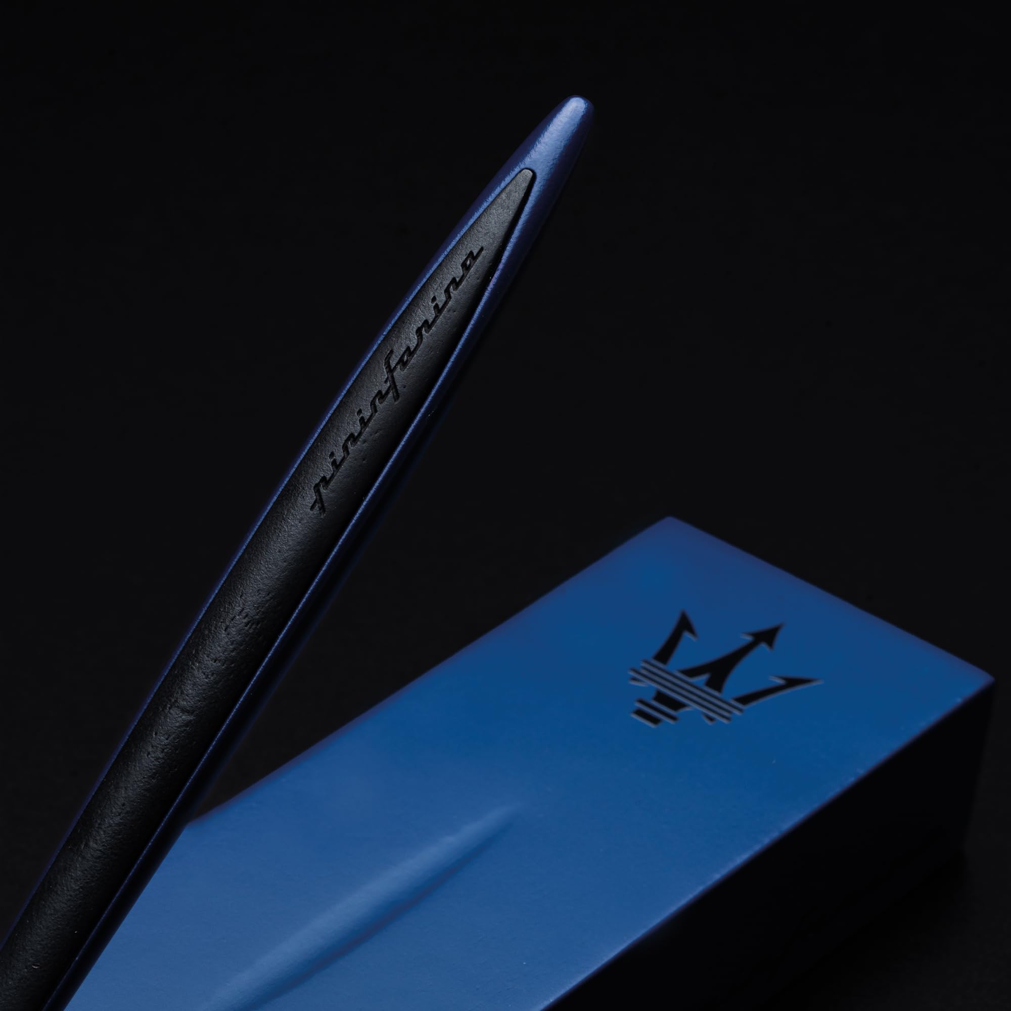 pininfarina segno Cambiano | Penna a sfera con base in legno | Special Edition Maserati | Blu