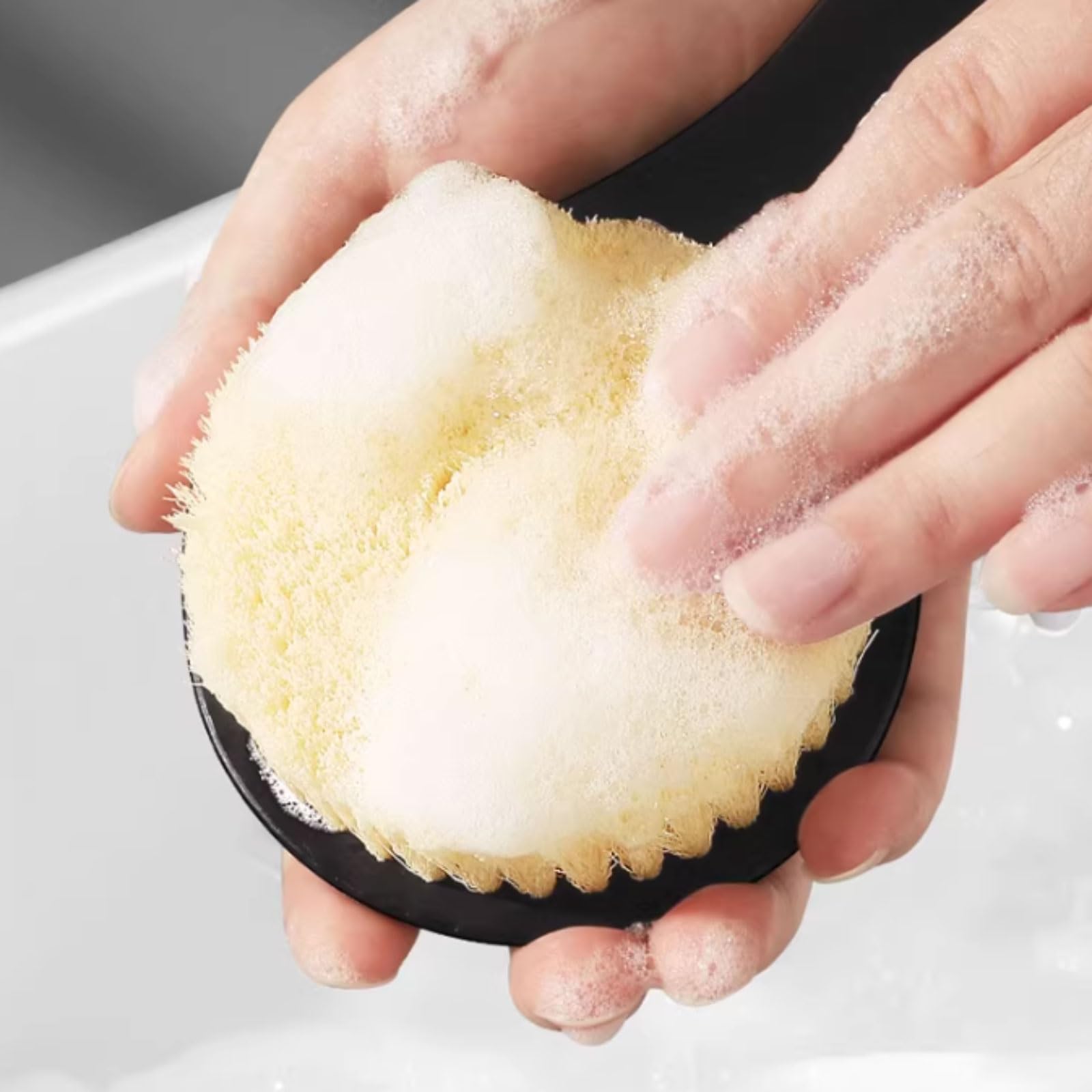Cepillo de ducha de mango largo de nailon con mango largo curvado for el cuerpo, cepillo de baño for limpieza profunda de espalda for hombres(Black+White)