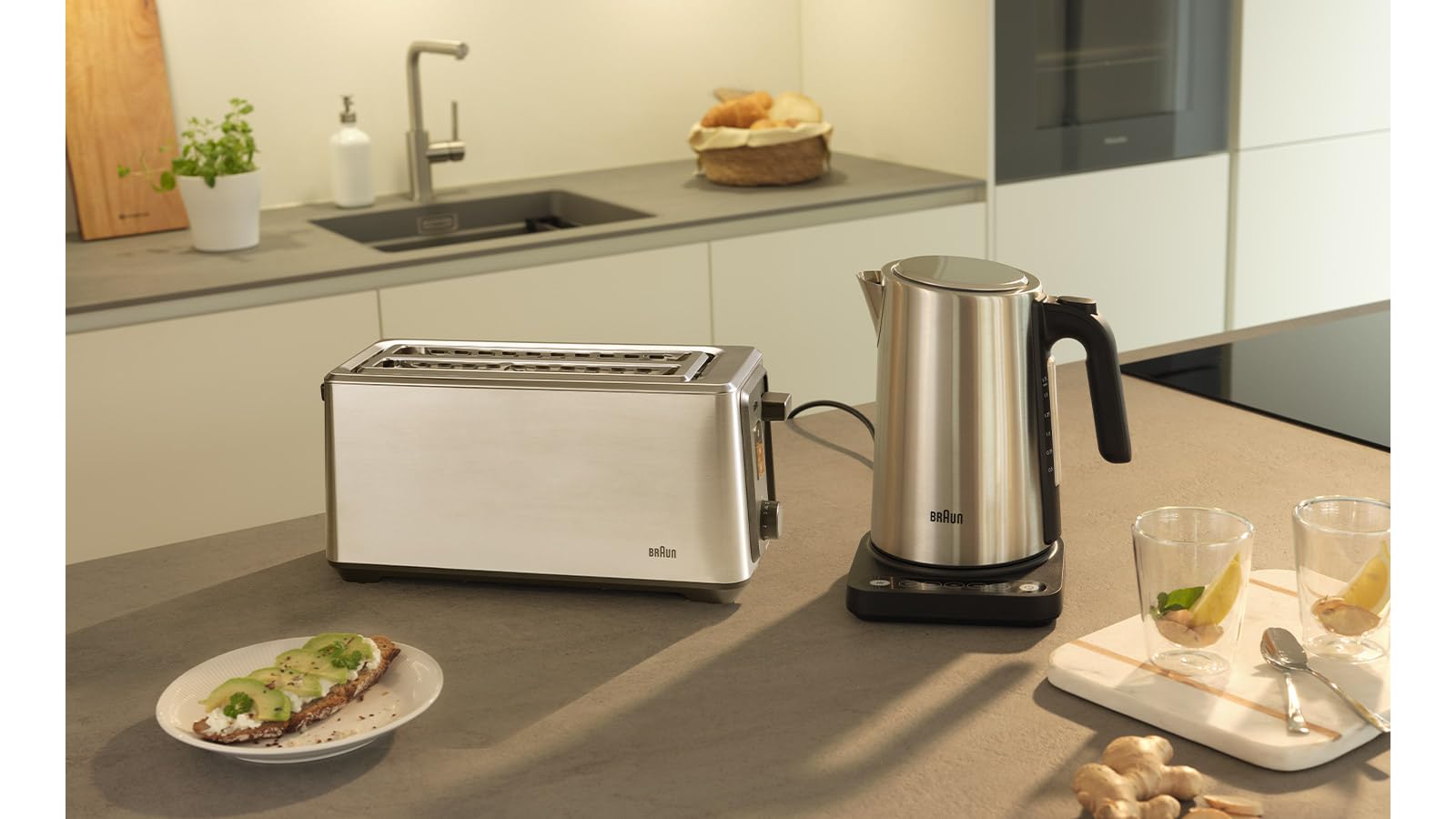 Braun Toster z długim otworem – 2 bardzo długie szczeliny, 8 poziomów opiekania, automatyczne centrowanie, Reheat+ & Defrost+, zintegrowana nasadka do bułek, EasyGrab, czarny (HT5220BK)