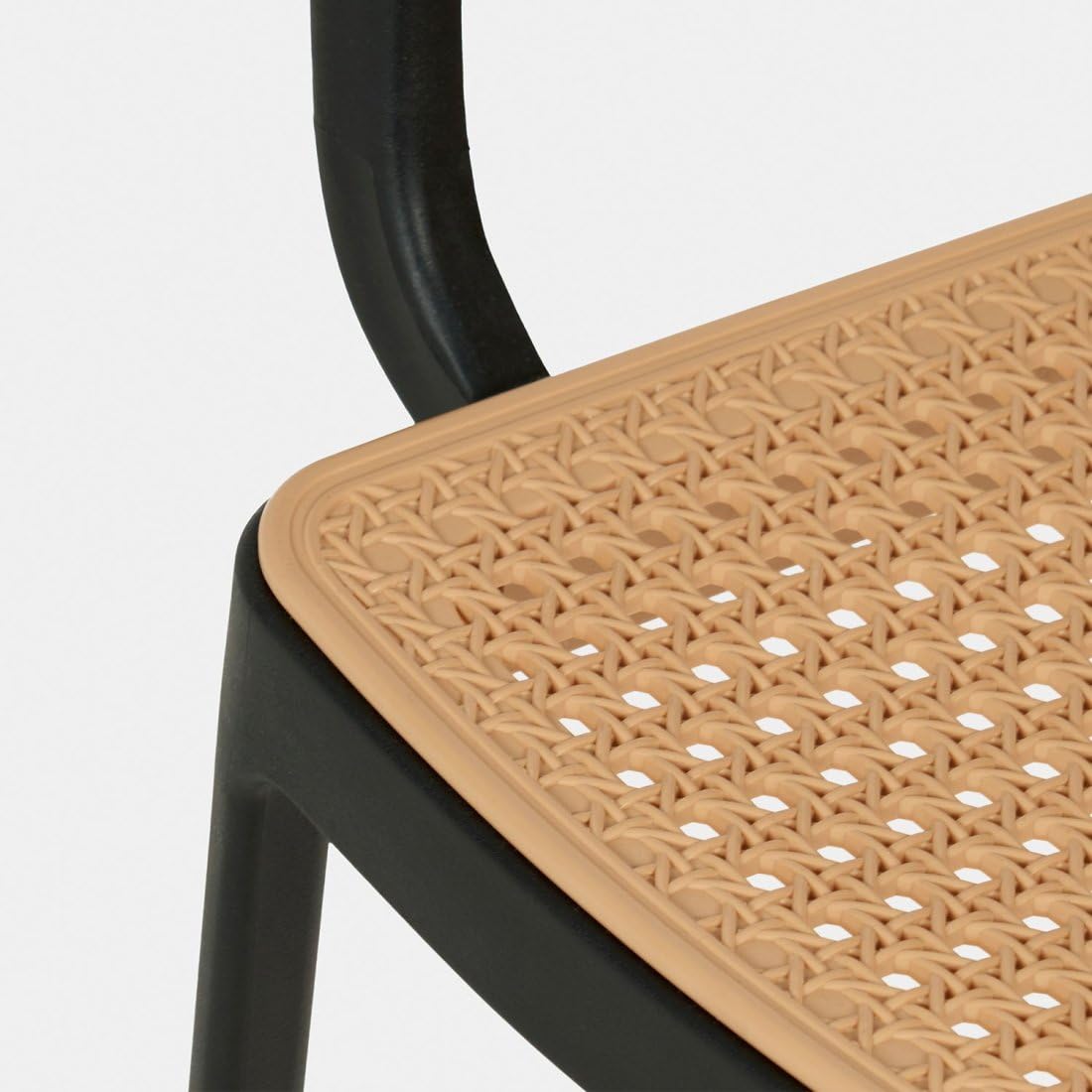 KLAST Silla Kaira con Reposabrazos de Polipropileno Negro, Diseño Vintage, Apilable y Ligera, Ideal para Salón, Cocina o Terraza, Dimensiones 57 cm x 81 cm