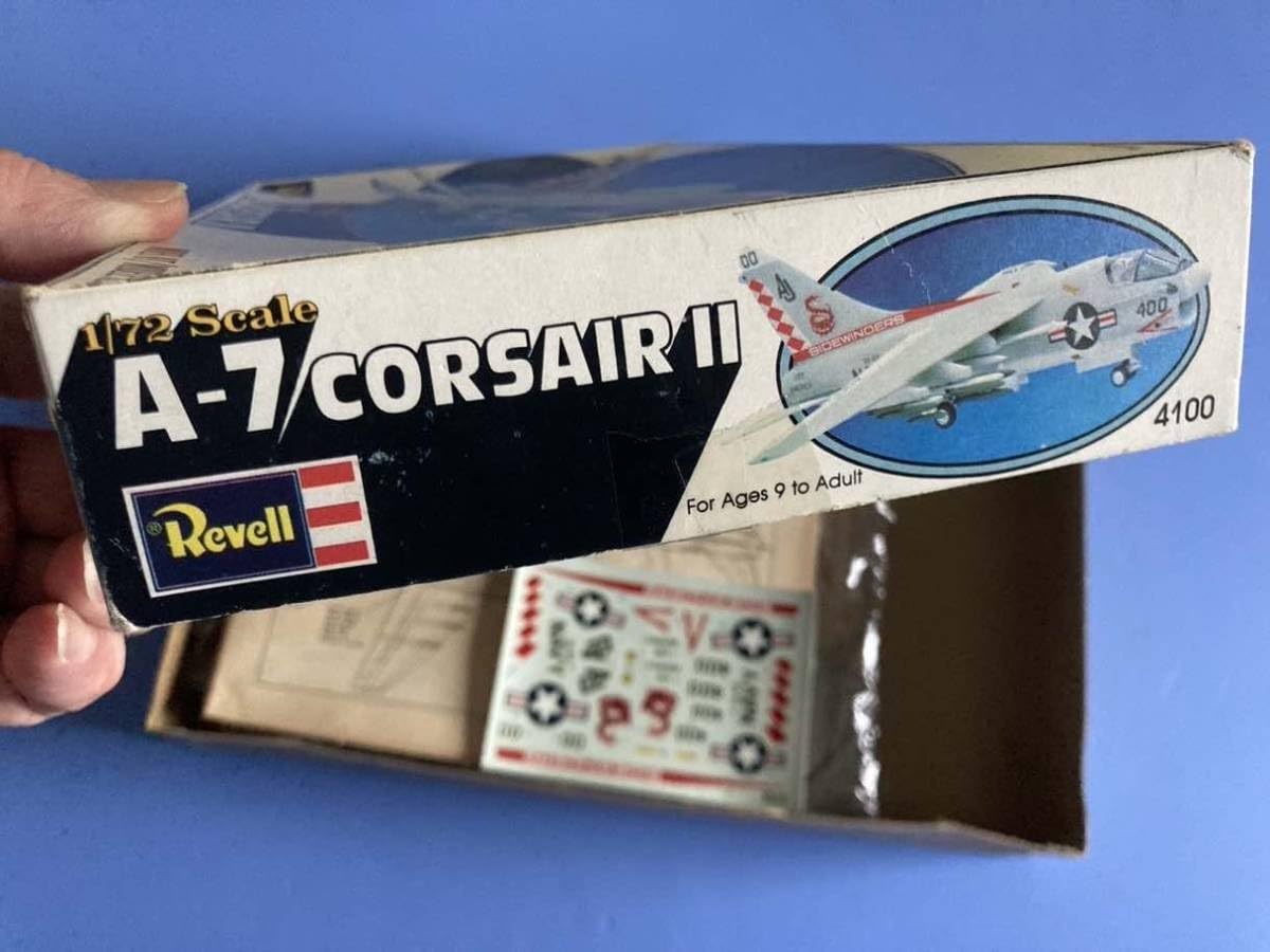 Amazon.co.jp: A-7E コルセアII 1/72 レベル AJ : DIY・工具・ガーデン