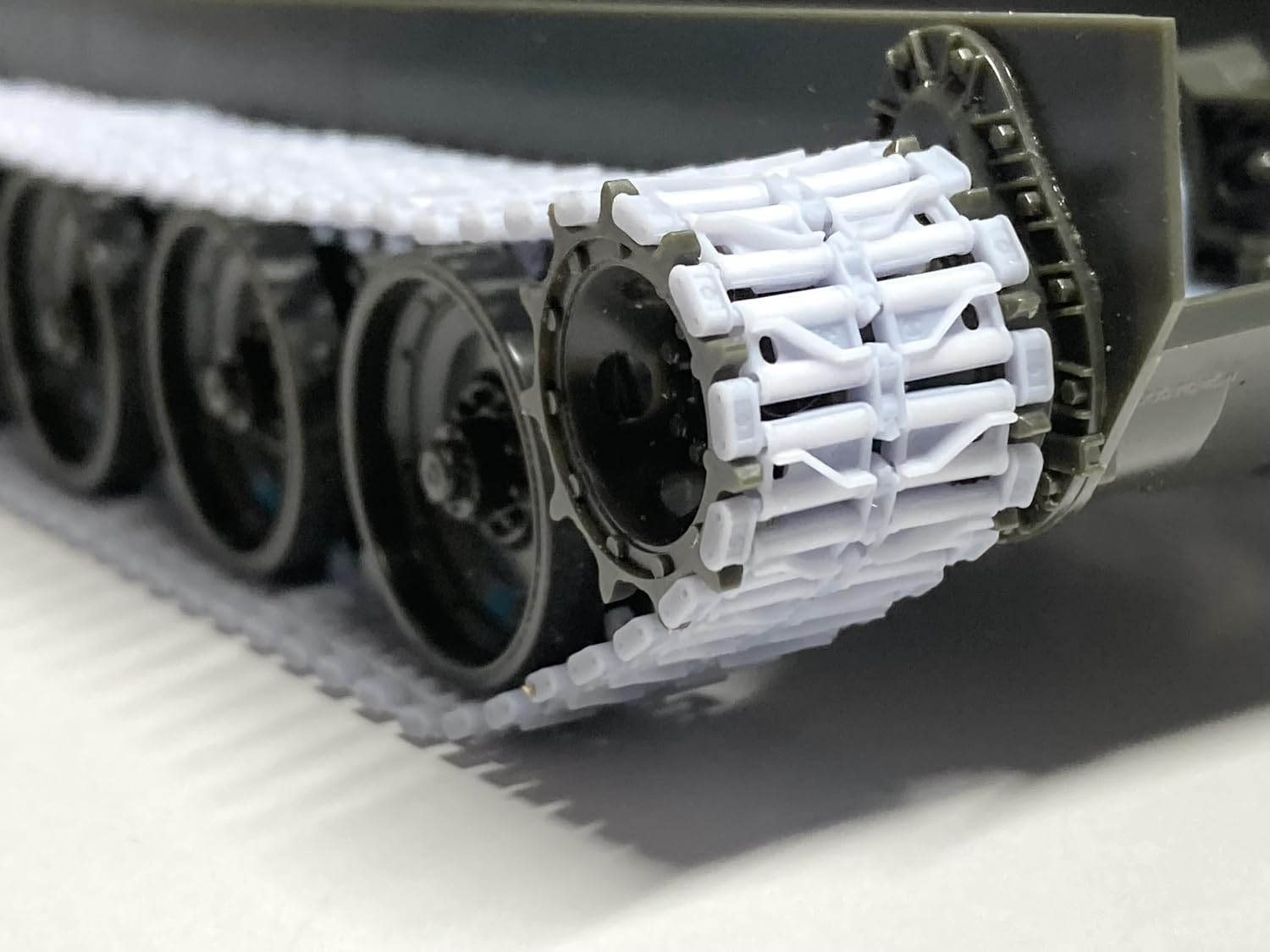 Amazon | チノモデル 1/35 74式戦車用 連結済み 可動履帯 鉄
