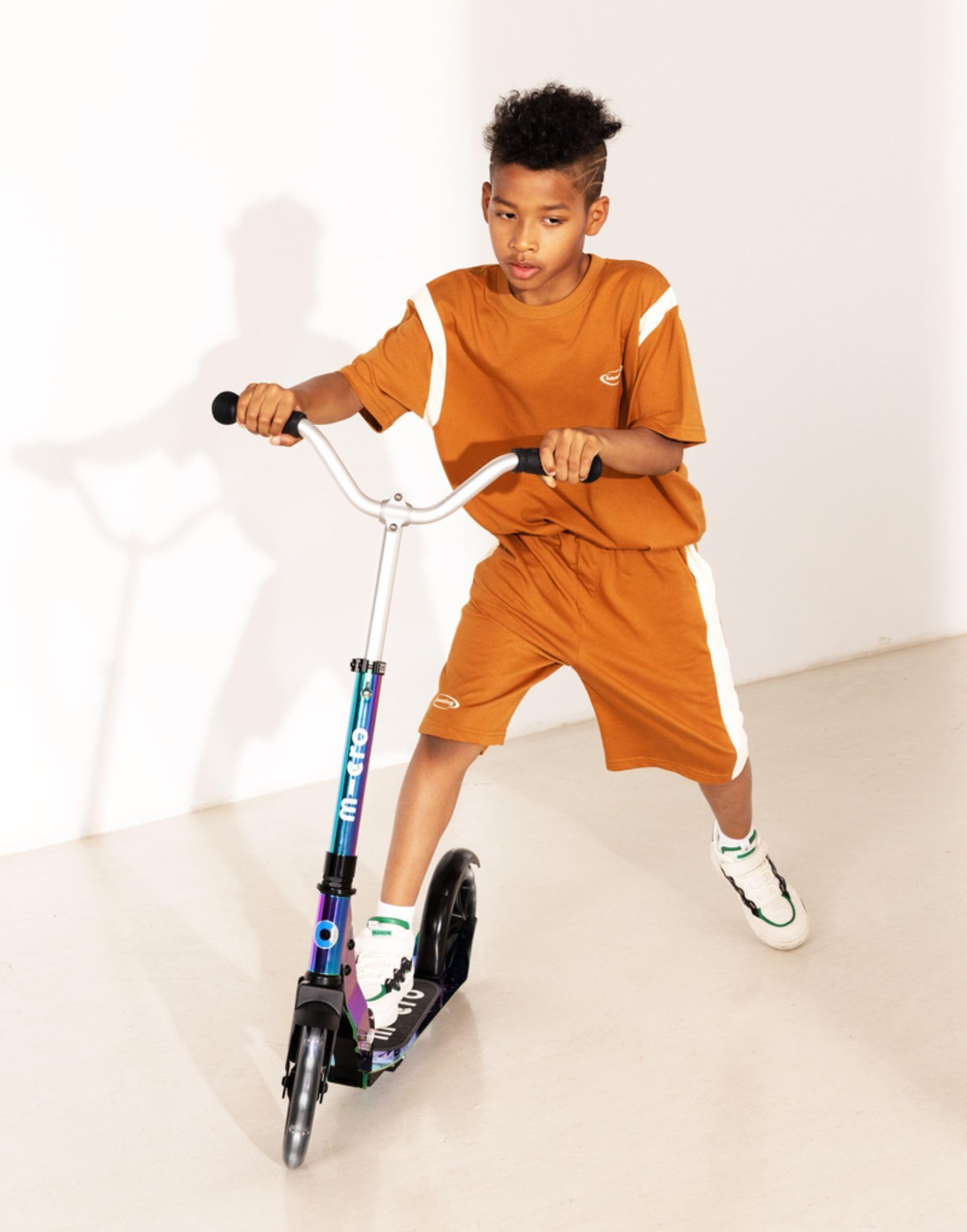 Micro | Trottinette Enfant Cruiser | Grande Roues | Pliable | Guidon Chopper | 7-12 Ans