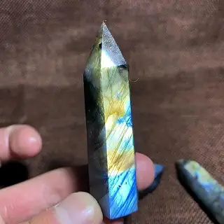 BQLOPOIQWZ Labradorite Quartz Hexagonal Prism Obelisk Crystal Column Wand Stone Gift Home Decor(7-8cm)