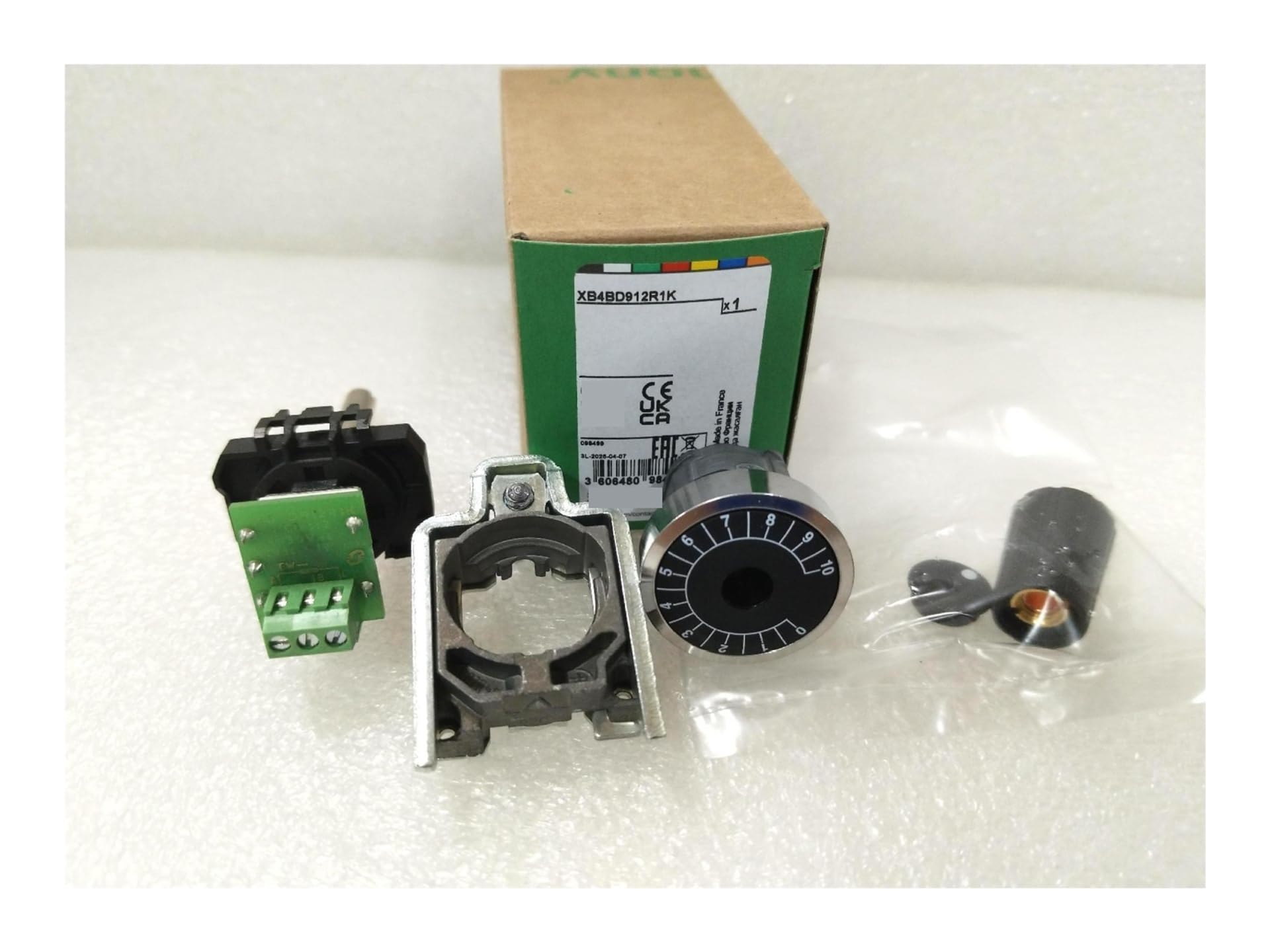 Potenciómetro Giratorio montado en Panel XB4BD912R1K