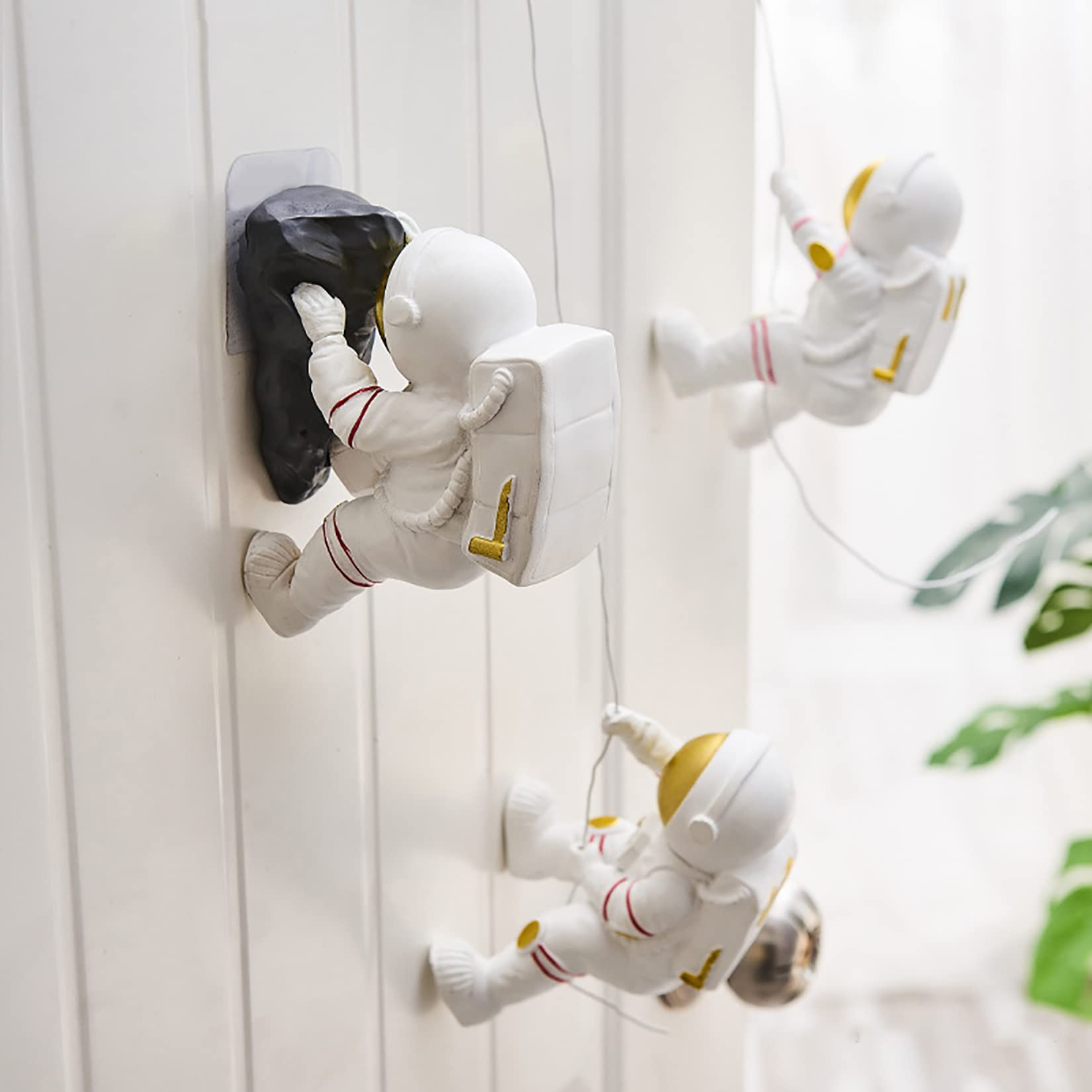 Baigterd 3Pcs Astronaut Figurines Climbing Wall Decoration,Cute Hanging Wall Climber Decor Crafts for Home Office Bookshelf,B