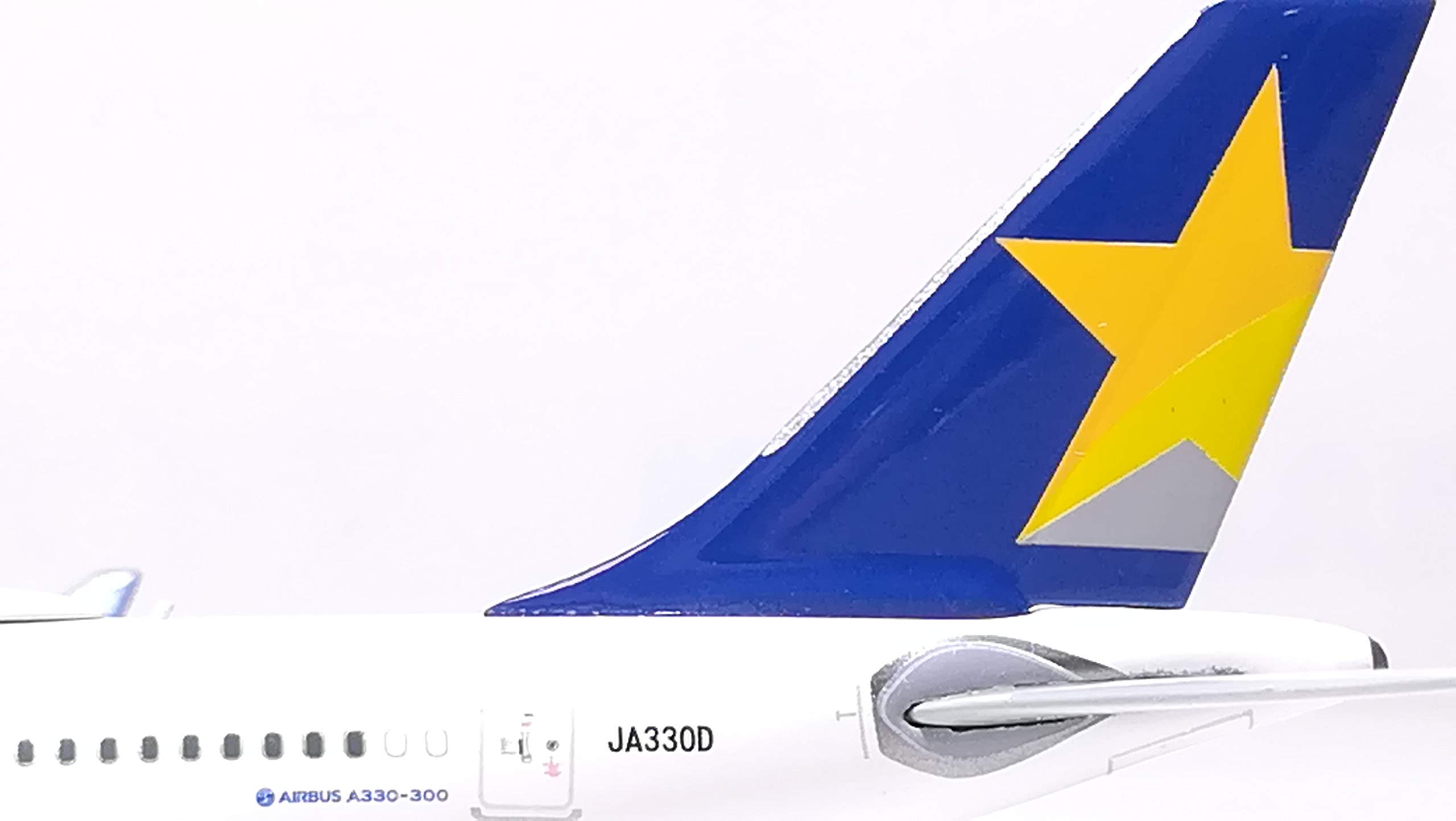 Amazon.com: Phoenix Model PHX1514 1:400 Skymark Airbus A330-300 
