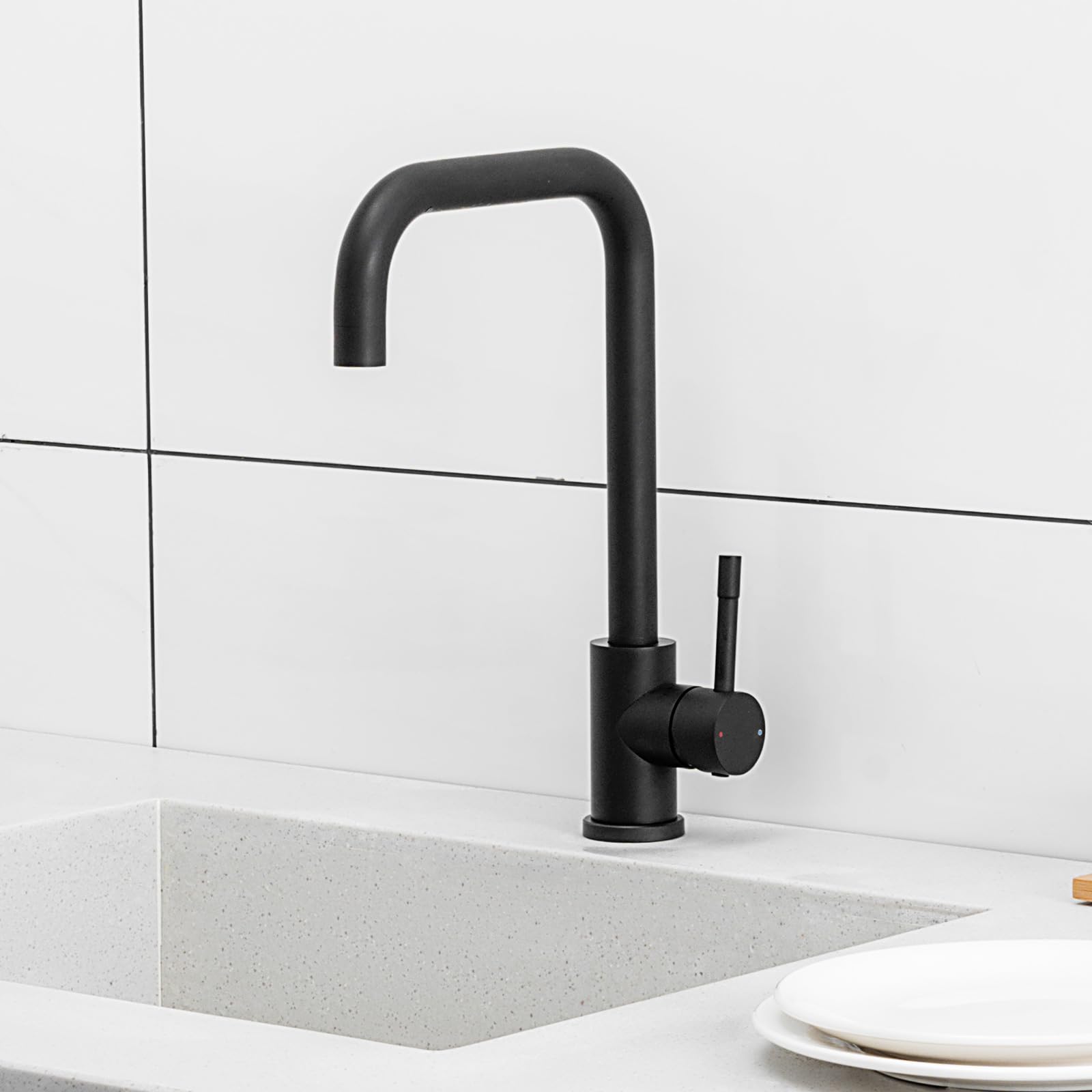 CECIPA Wasserhahn Küche Schwarz aus Edelstahl, Hochdruck Küchenarmatur 360° Drehbar, Spülenarmatur mit Einhebel für Warm und Kalt, Küchen Wasserhahn, G3/8 Anschluss Armatur | Spülenarmatur mit Einhebel für Warm und Kalt, Küchen Wasserhahn aus Edelstahl, G