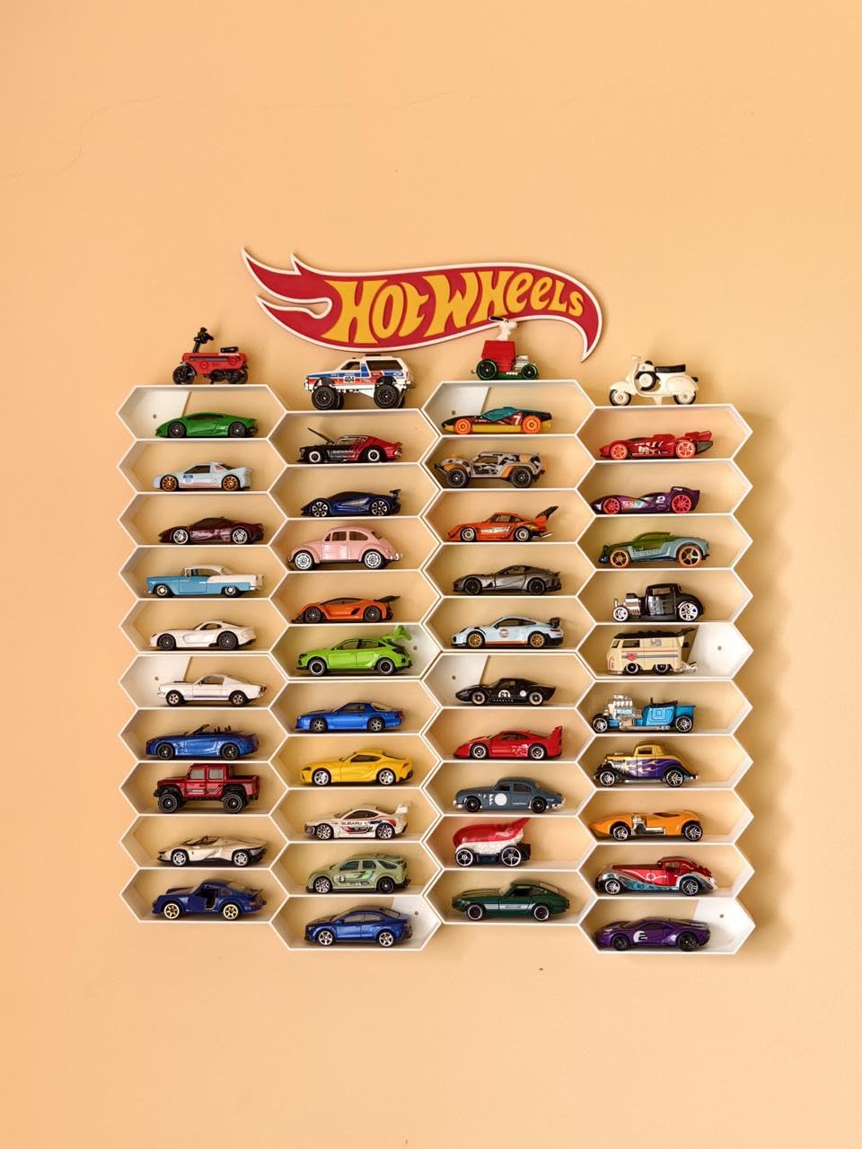 Wyn Vogue Honeycomb Wall-Mounted Display Storage Set for Hot Wheels, White, Hexagonal Compartments, 1:64 Scale Diecast Collection Organiser Cars Not Included-image-18