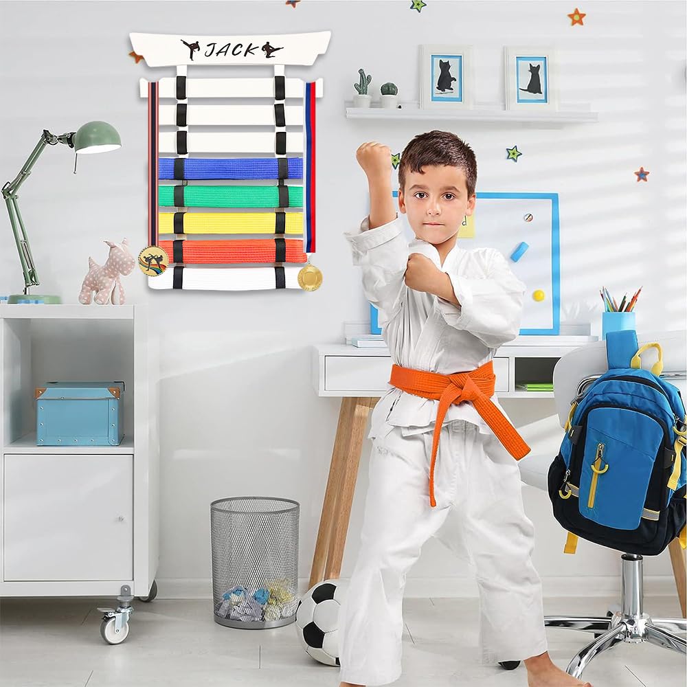 8 Ceintures Présentoir de Ceinture de karaté,Organisateur de Ceintures d'arts Martiaux présentoir de Ceinture de Taekwondo pour Enfants, Suspension Murale en bambouPorte-Ceinture Taekwondo