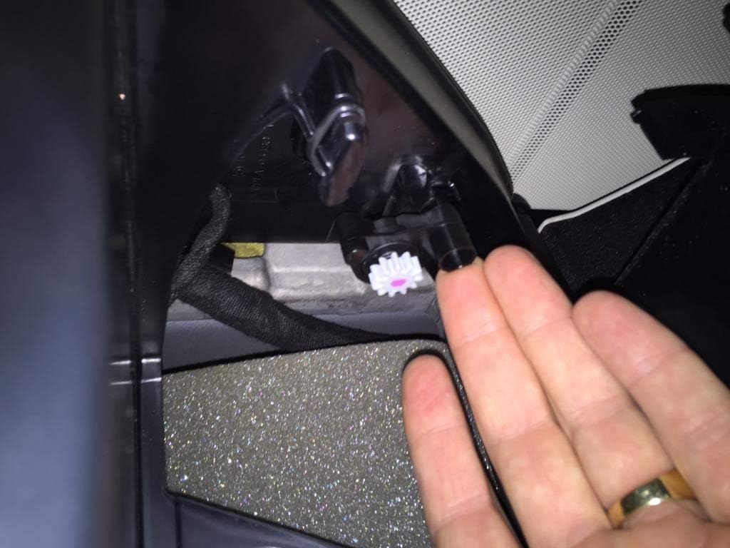 FFZ500090 - GLOVE BOX DOOR DAMPER - DISCOVERY 3 + 4 - RANGE ROVER SPORT