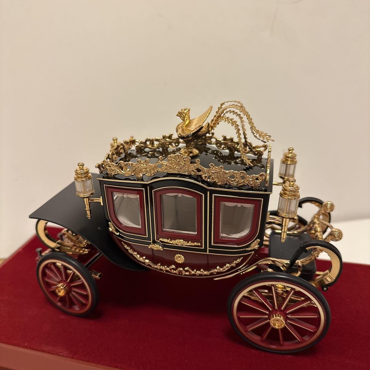 美品 料儀装車一号 天皇陛下の御料馬車 ガラスケース付き 美品・認定書付】天皇陛下の御料馬車 御料儀装車一号 ガラス 【