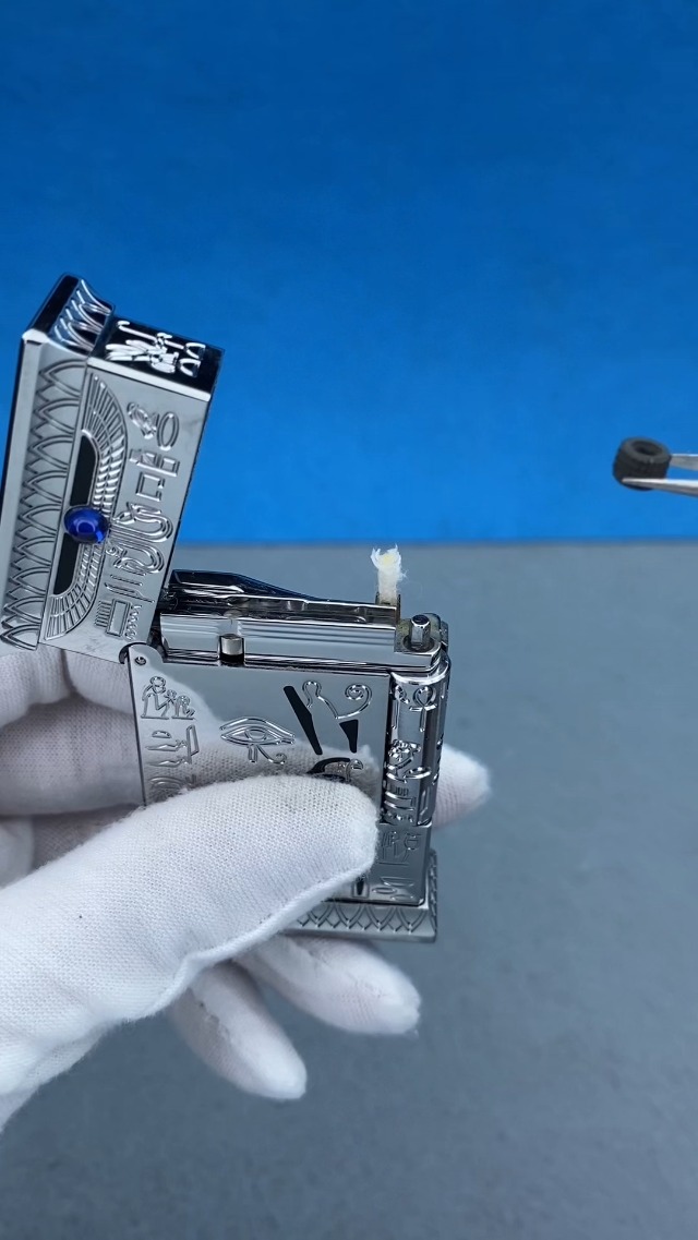 Encendedor mecánico de latón clásico Thorens Pharaoh's Light miniatura 7